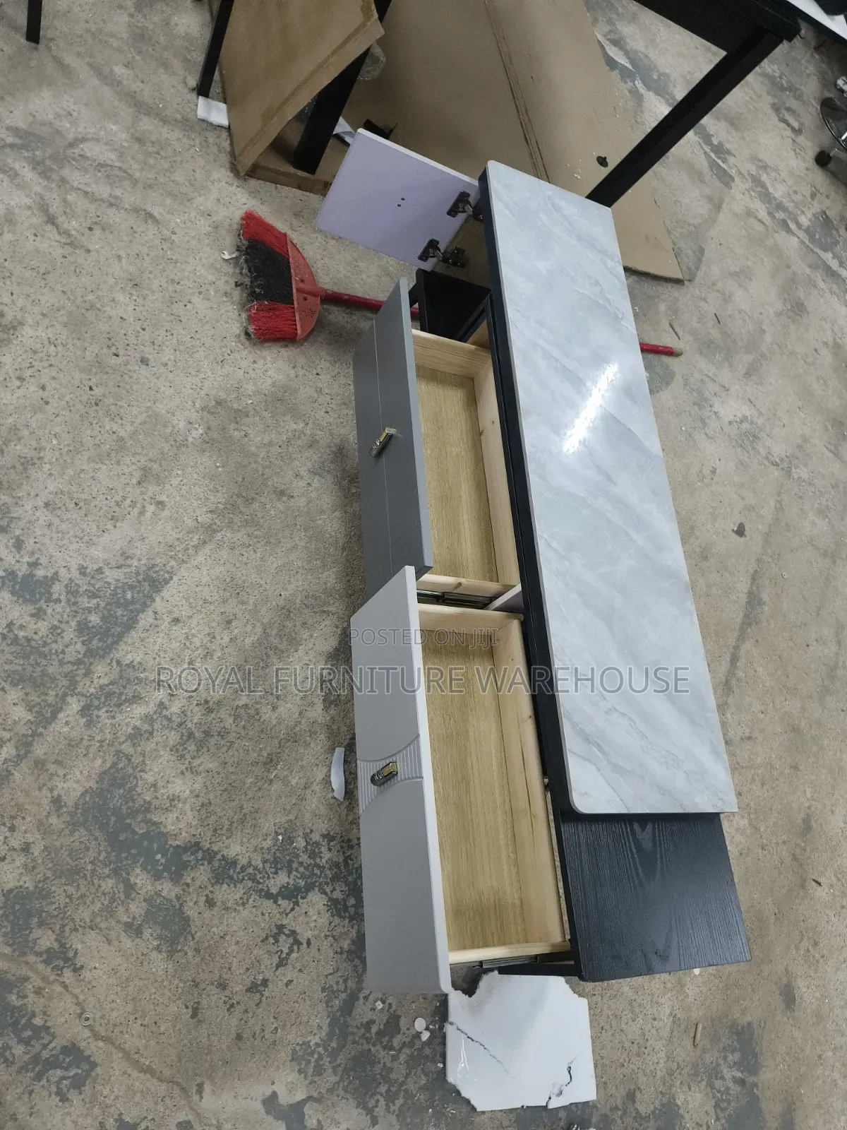 Contemporary- Extendable Style Tv Stand