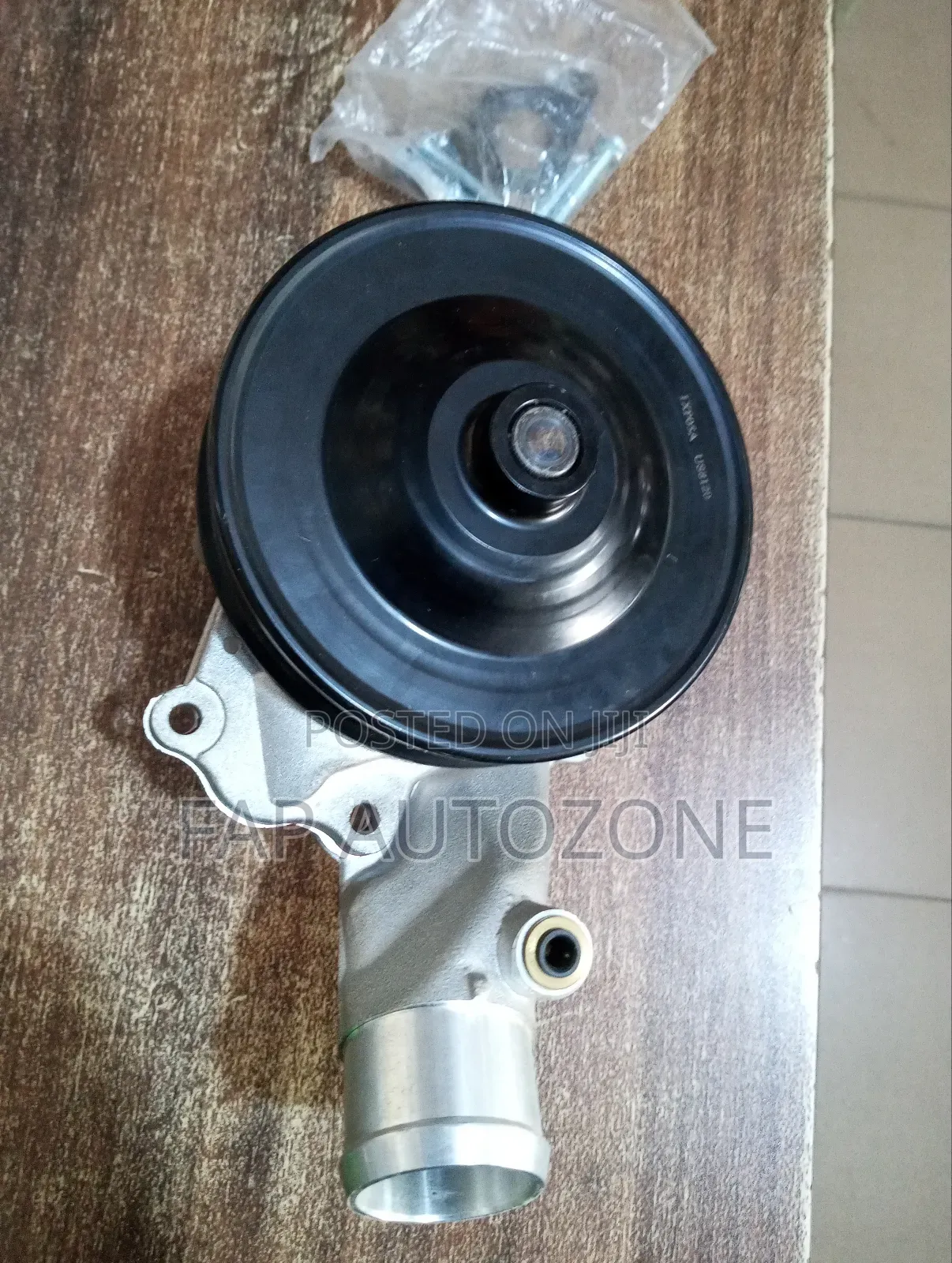 0209. Original Land Rover Range Rover Water Pump Imported From Usa