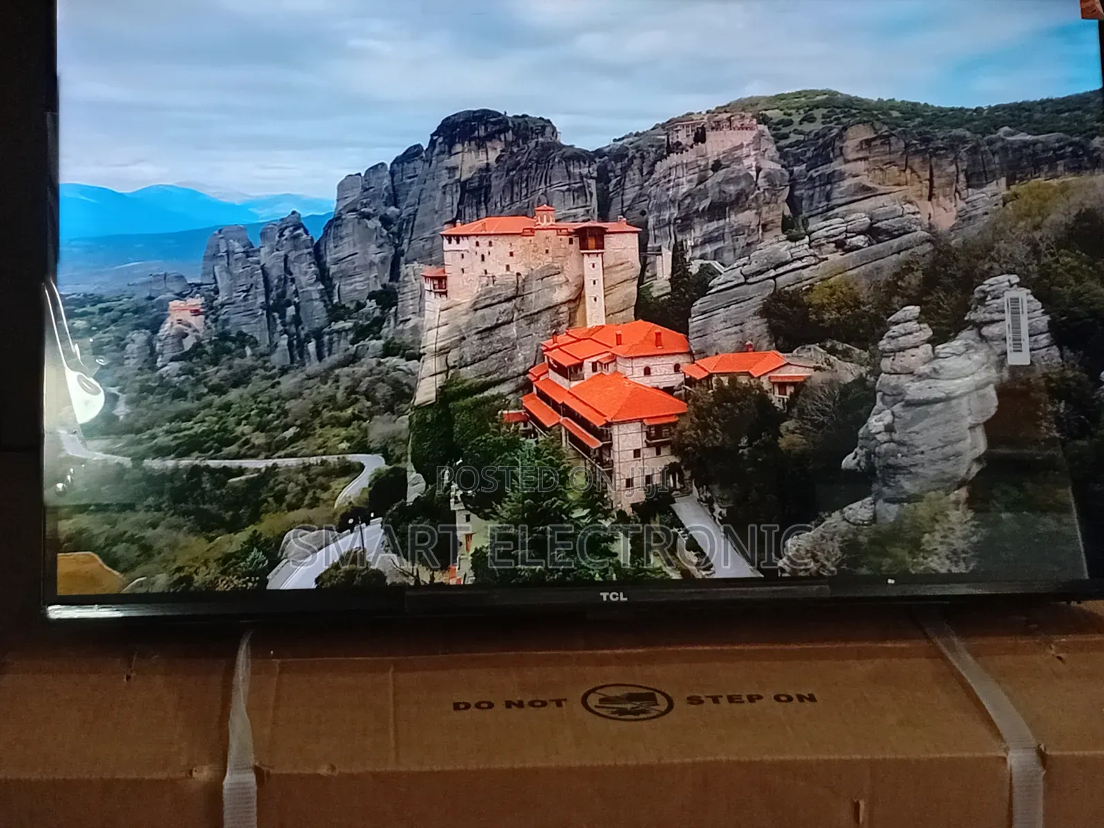 TCL 32-Inch Hd Qled Tv With Smart Connectivity