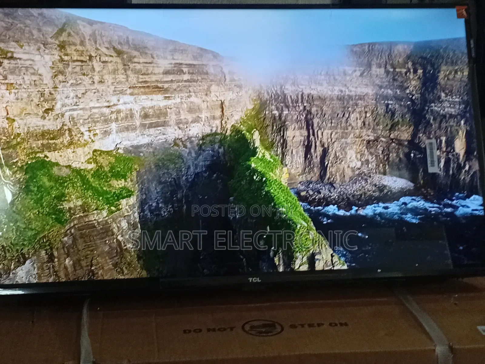 TCL 32-Inch Qled Smart Tv With Ultra-Clear Display