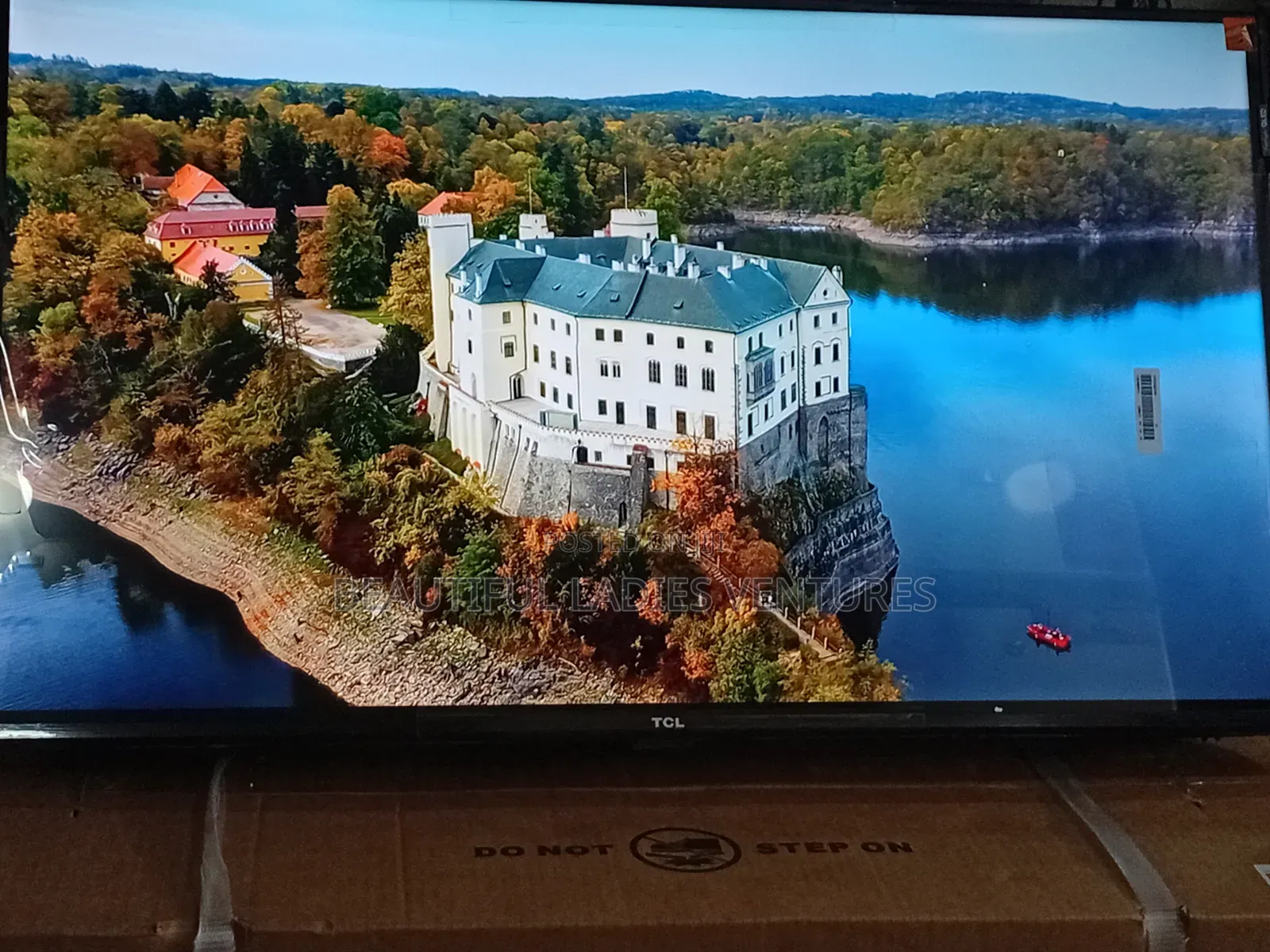 TCL 32” Premium Hd Tv With Elegant Finish