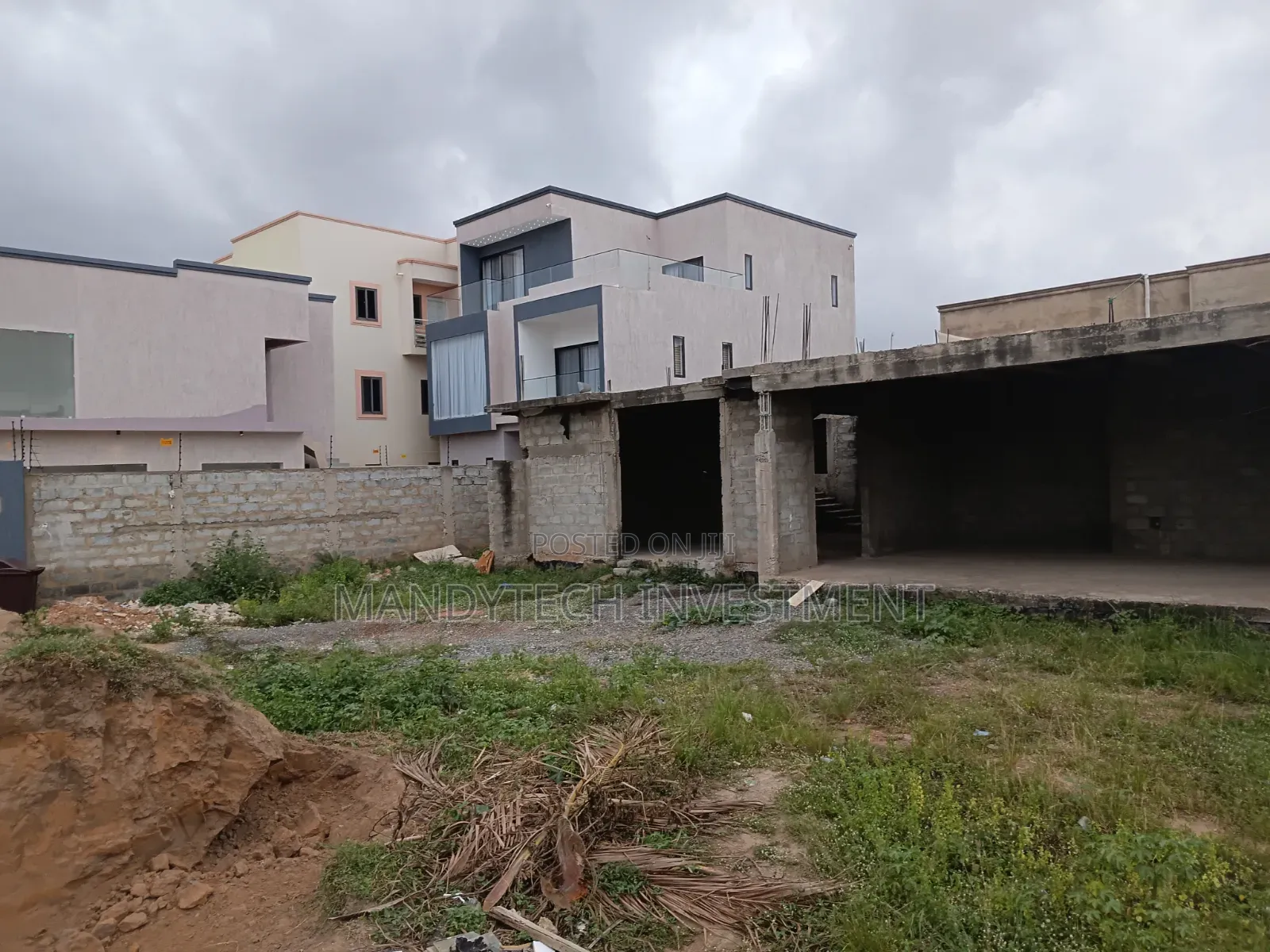 5bdrm Mansion in Lake Side Estate for sale