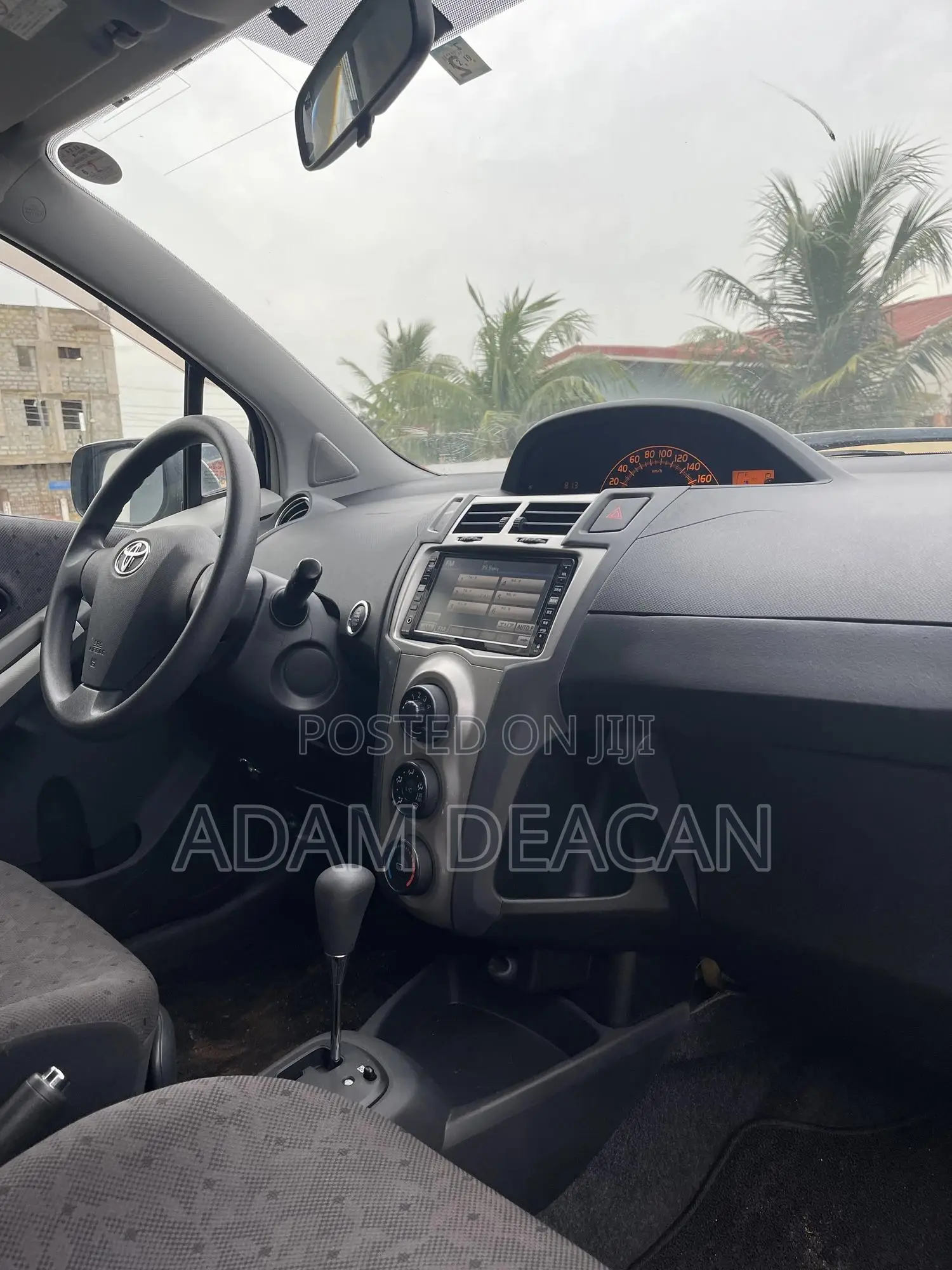 Toyota Vitz 2010 Silver