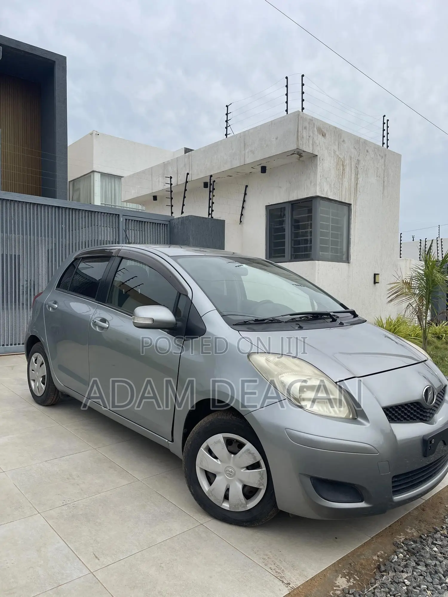 Toyota Vitz 2010 Silver