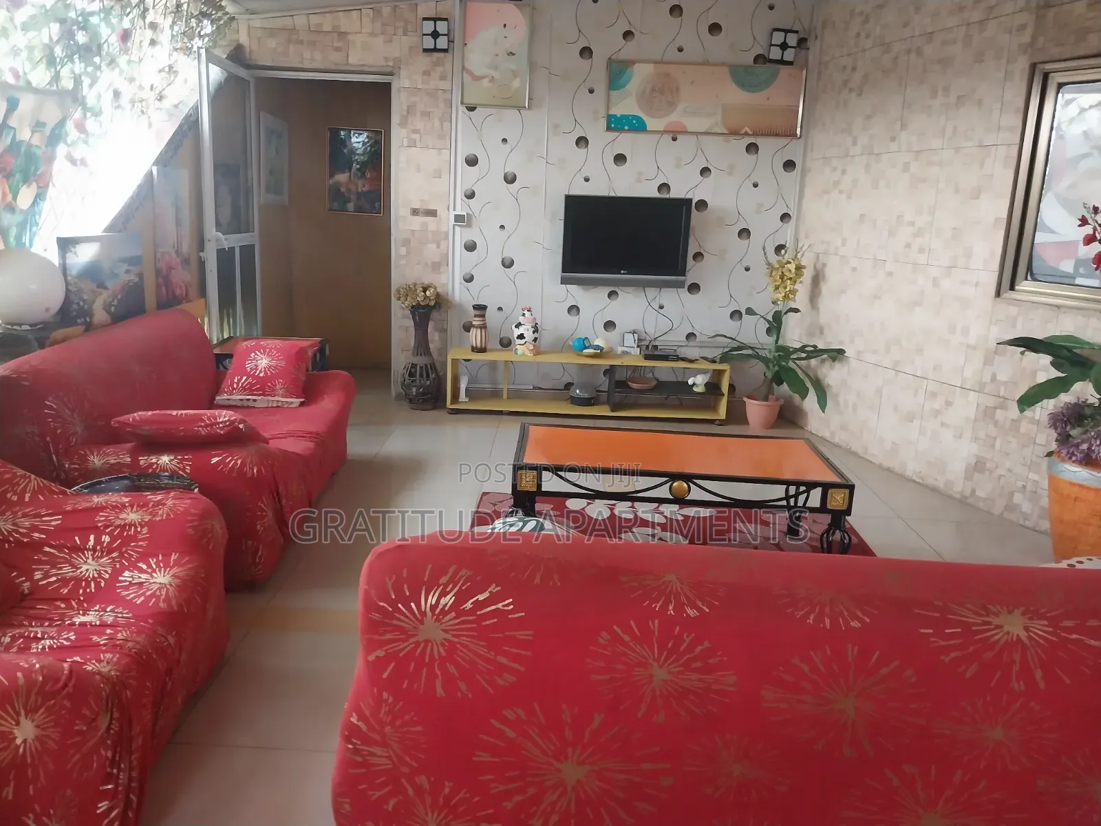 Gratitude:Presidential Suite-1brm+Sit-Out Lounge Ghc600 Per Day:2guest