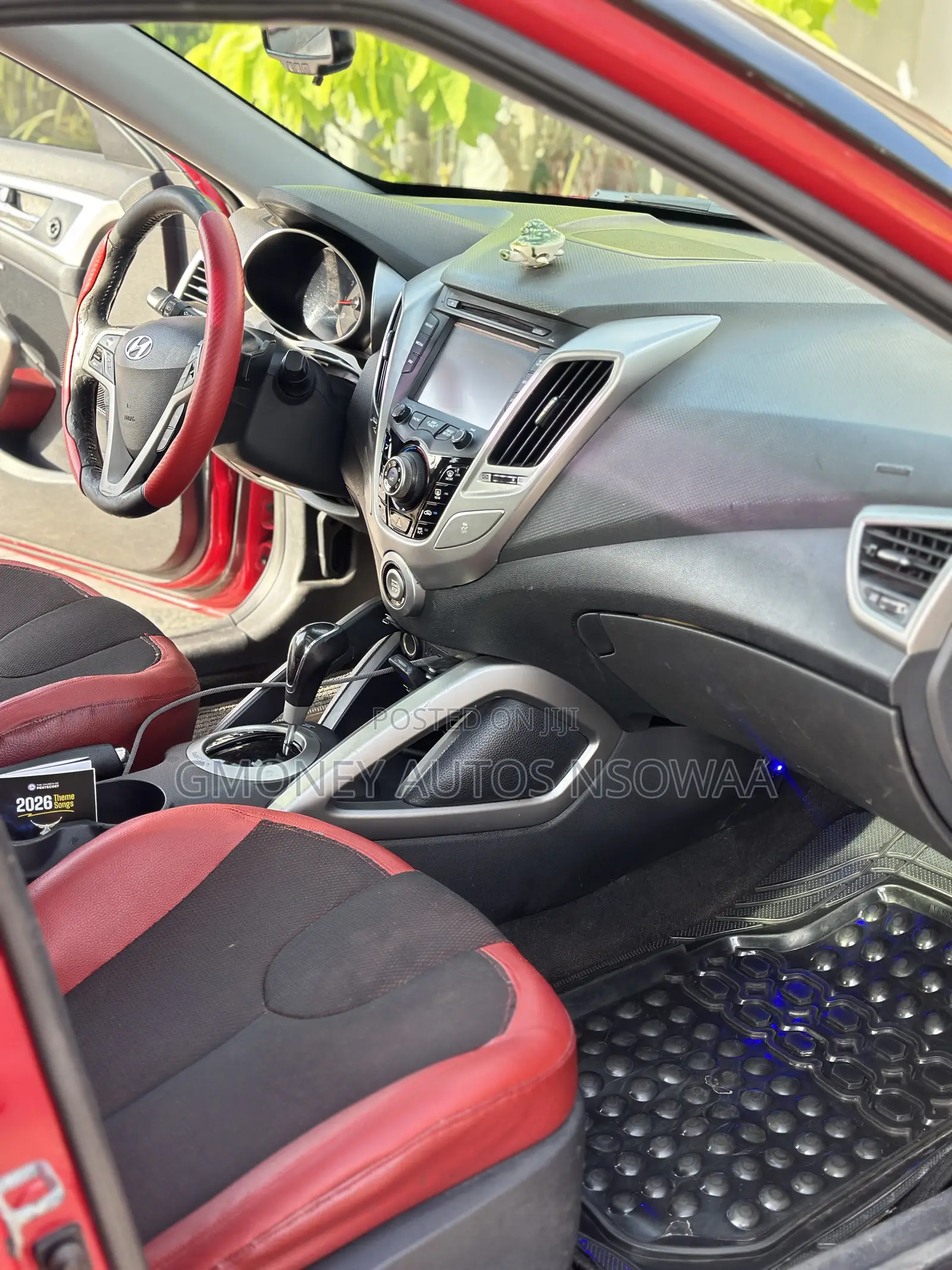 Hyundai Veloster 3dr Hatchback w/Black Interior (1.6L 4cyl 6AM) 2014