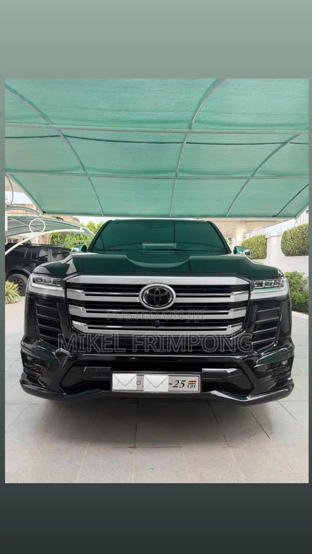 Toyota Land Cruiser LC300 2025 Black
