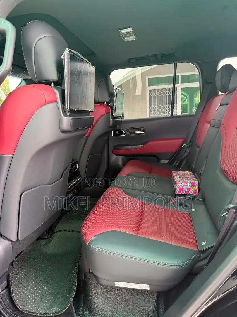 Toyota Land Cruiser LC300 2025 Black