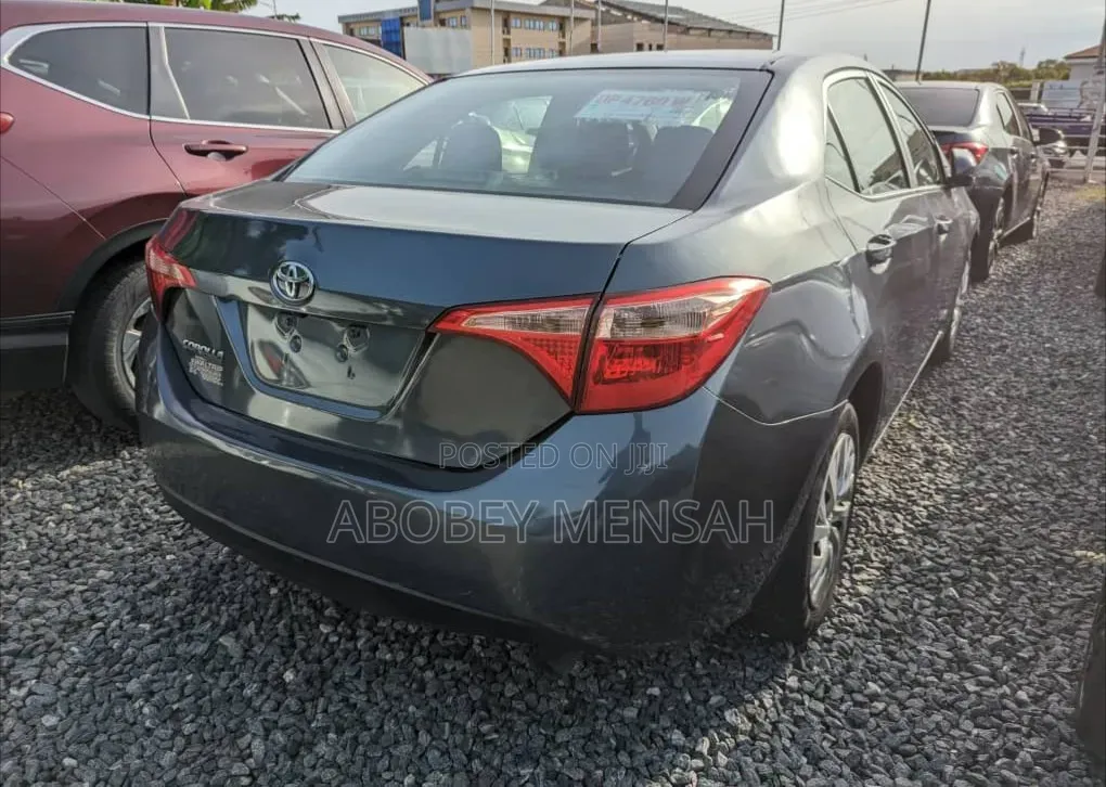 Toyota Corolla LE Eco (1.8L 4cyl 2A) 2018 Gray