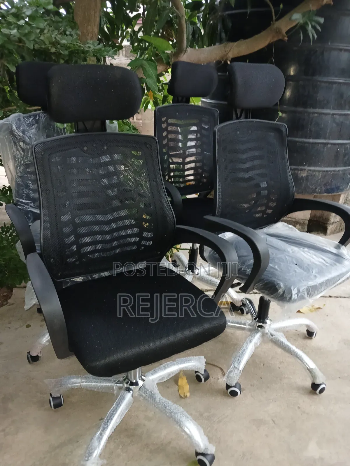 Swivel Chair Wwith Head Rest