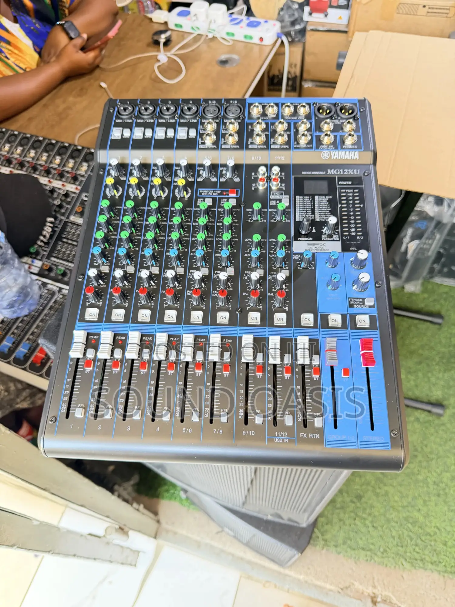 Yamaha Mg12xu 12-Channel Mixing Console