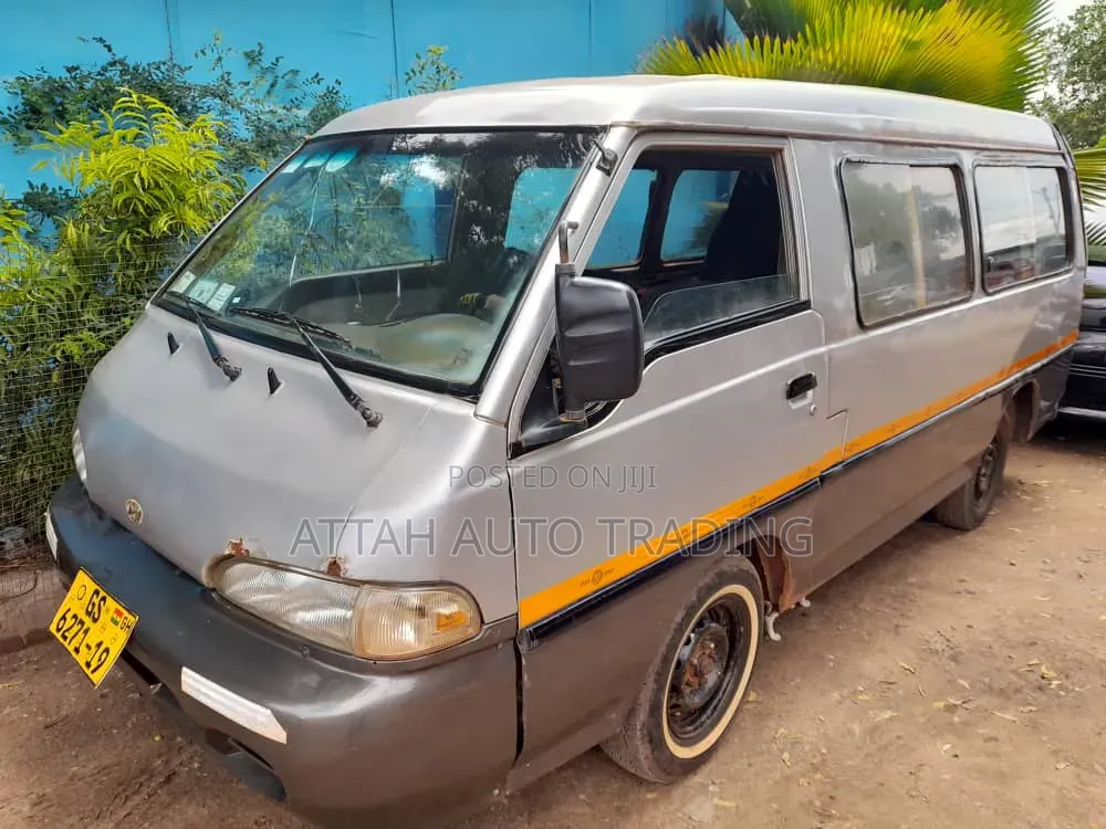 Hyundai H-100 2000 Silver