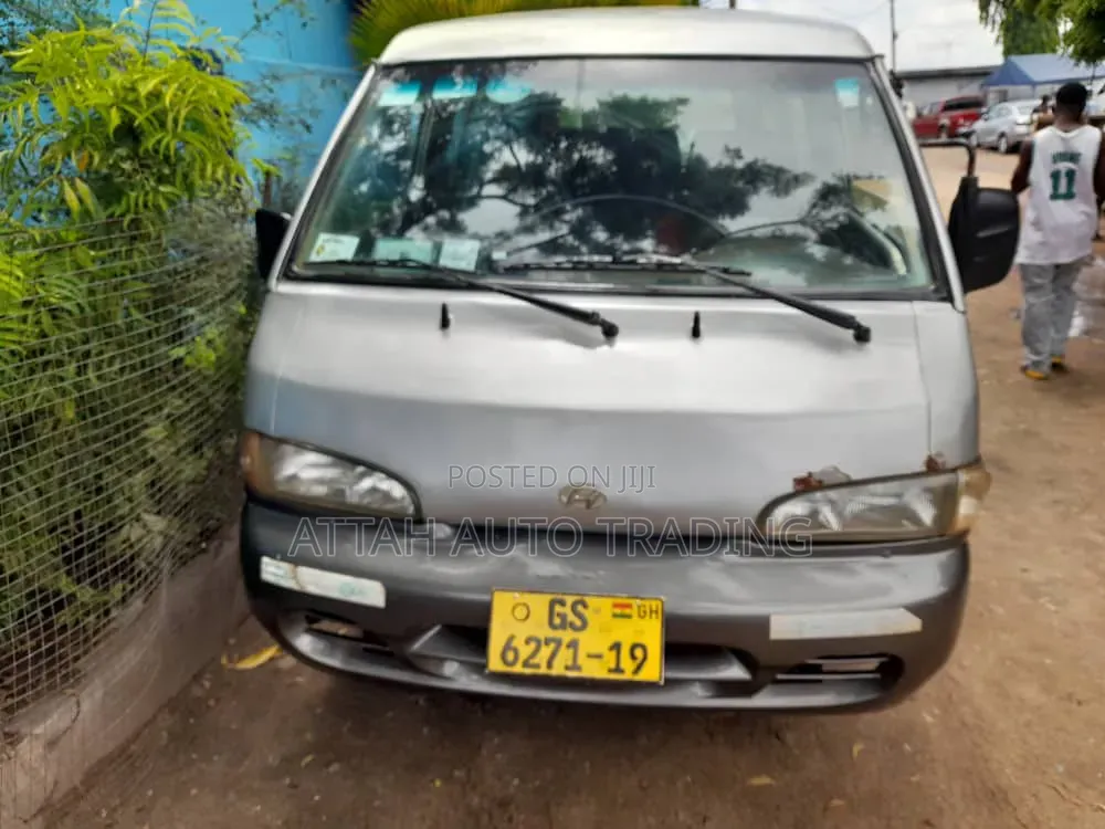 Hyundai H-100 2000 Silver