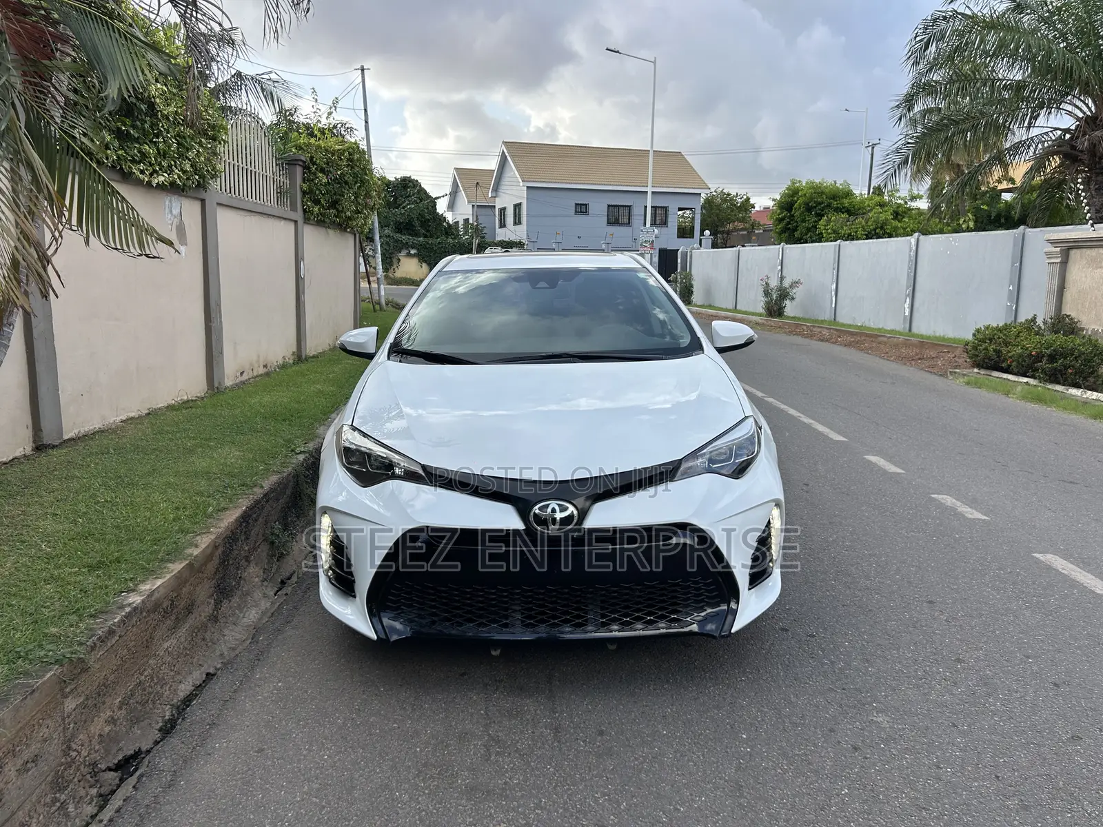 Toyota Corolla XSE 4dr Sedan (1.8L 4cyl CVT) 2017 White