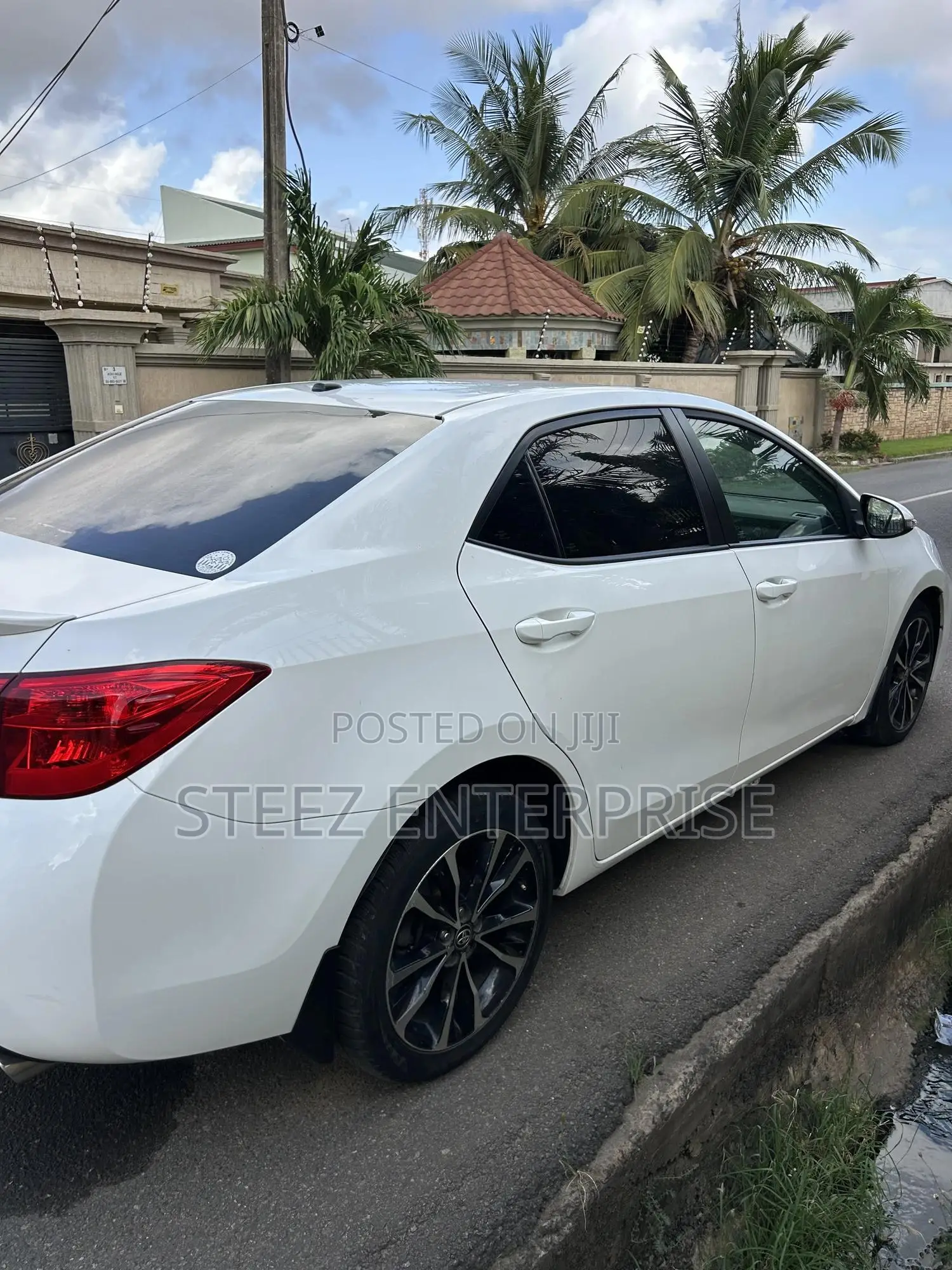 Toyota Corolla XSE 4dr Sedan (1.8L 4cyl CVT) 2017 White