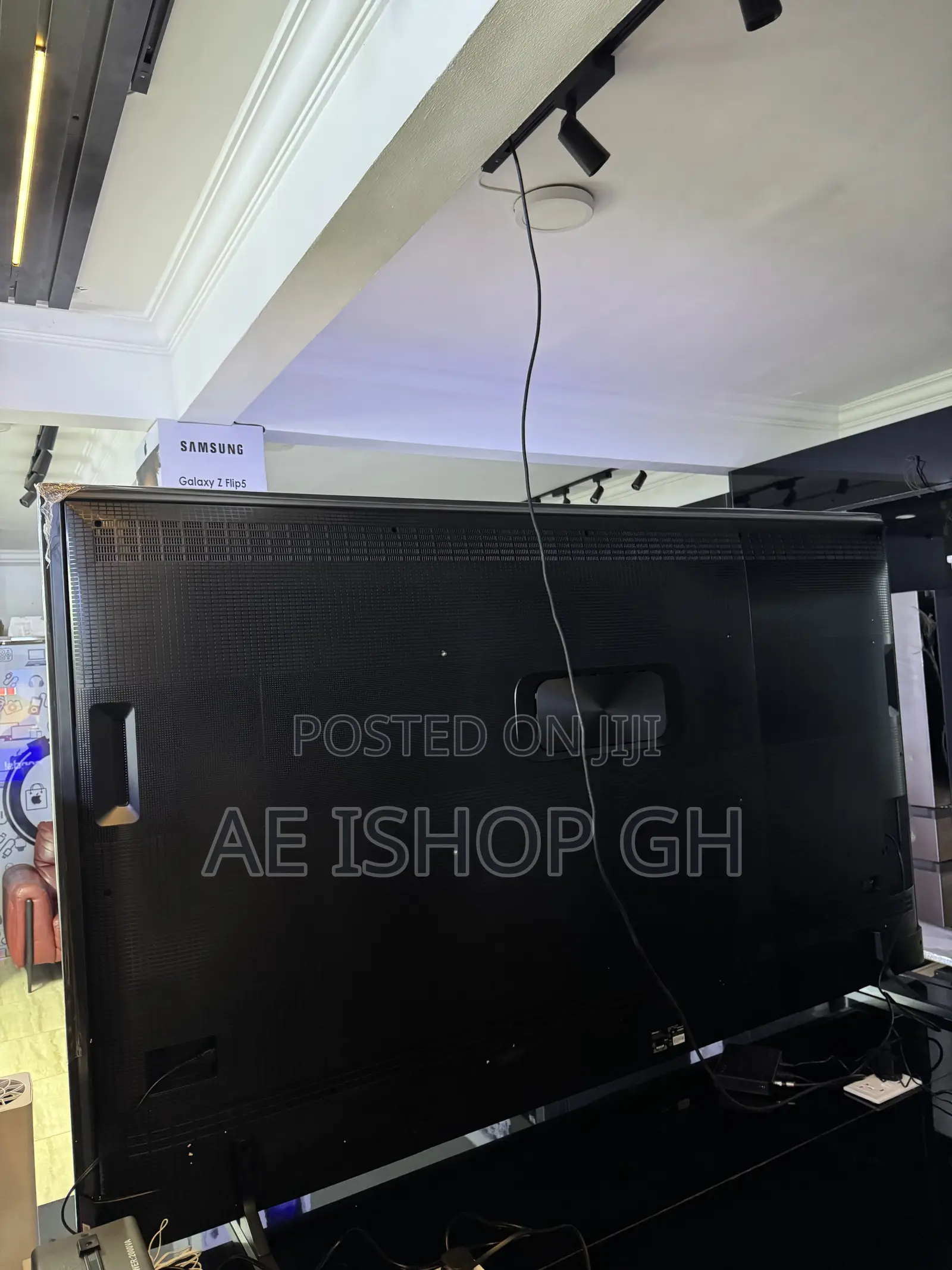 Hisense 100” Tv