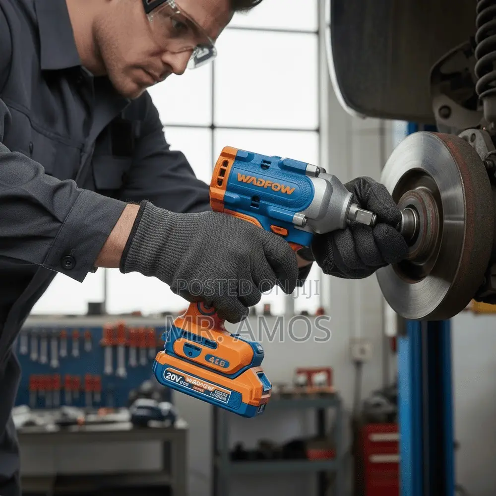 330n.M Cordless Impact Wrench With 1 Free Socket - Wcd1b33