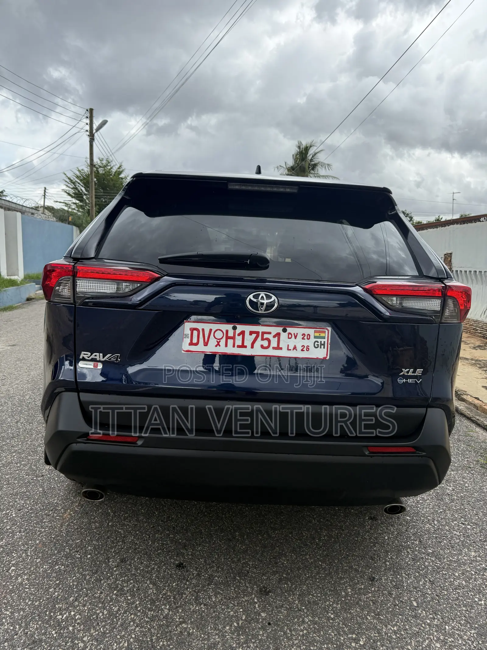 Toyota RAV4 XLE 2025 Blue