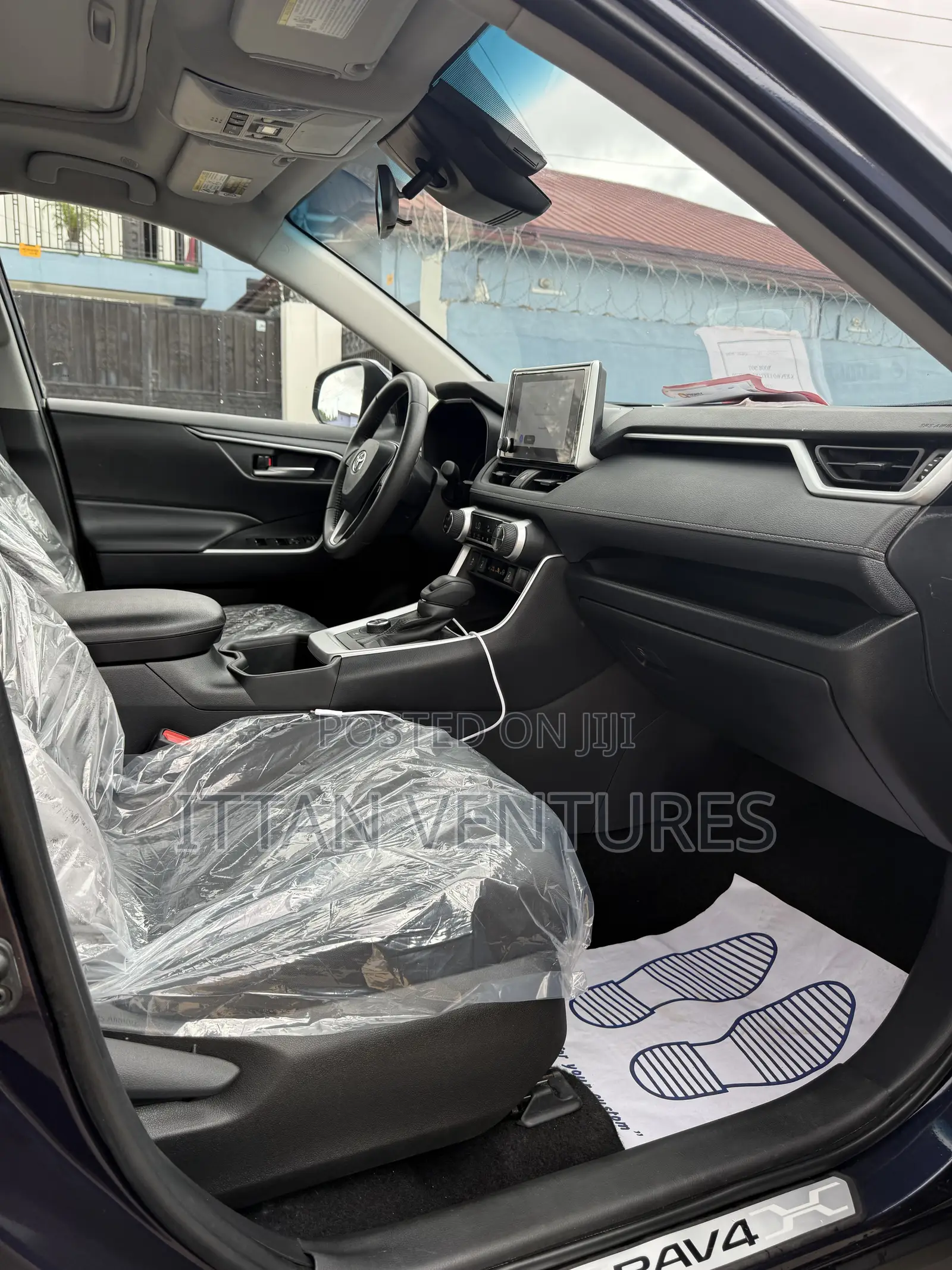 Toyota RAV4 XLE 2025 Blue