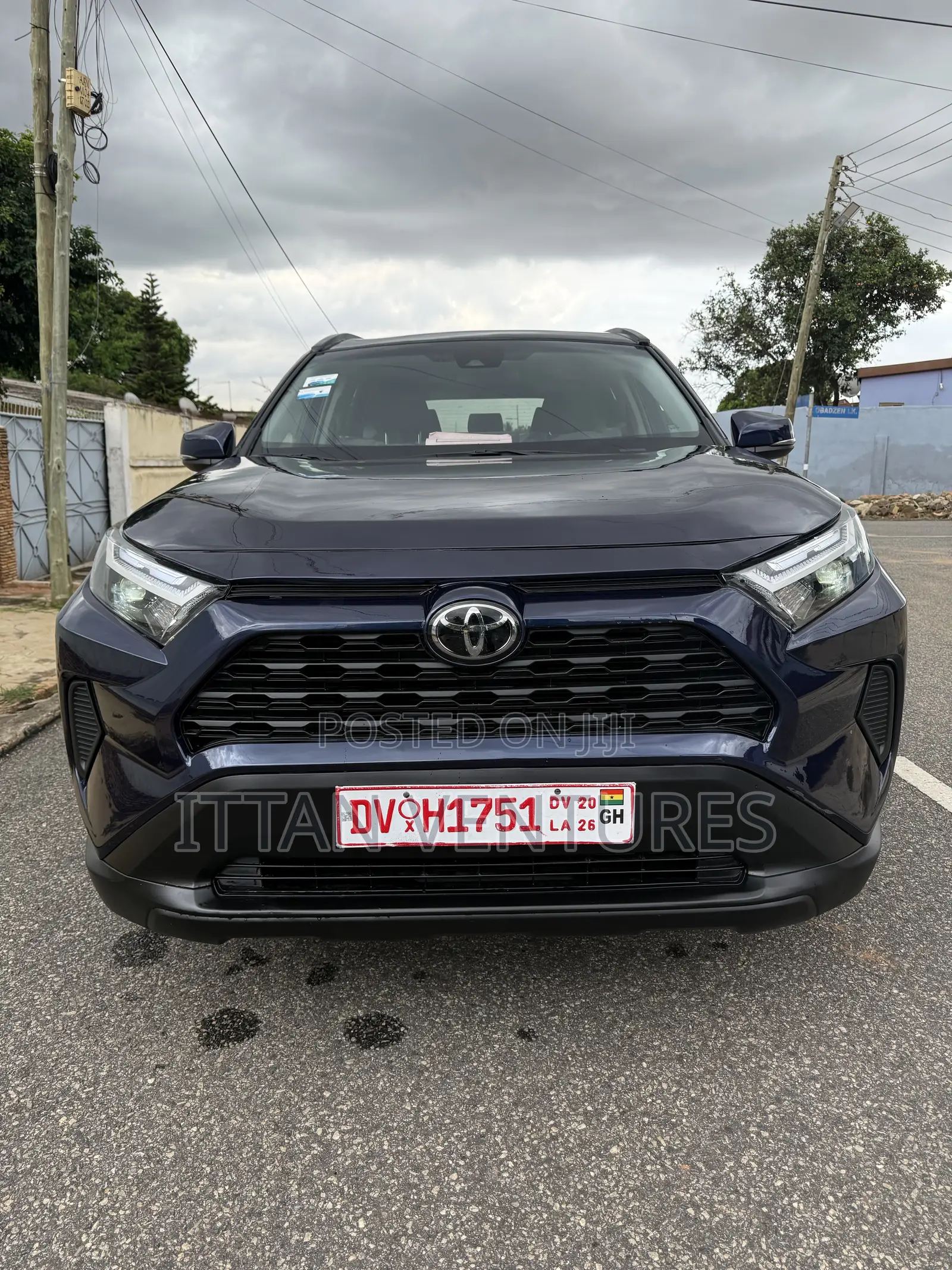 Toyota RAV4 XLE 2025 Blue