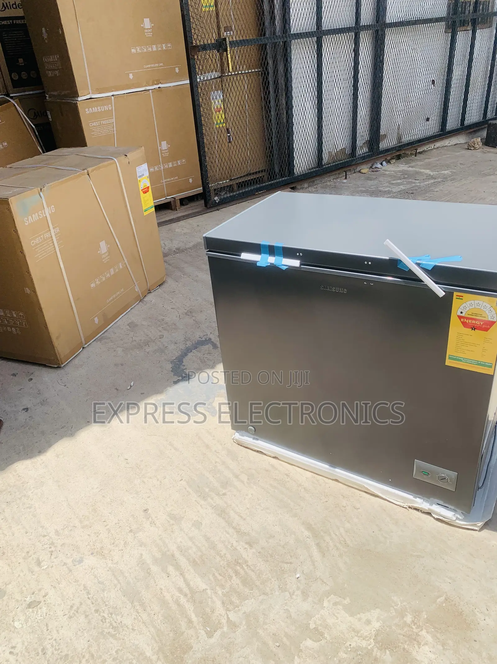 Spectacular Performance Chest Freezer 198l Samsung