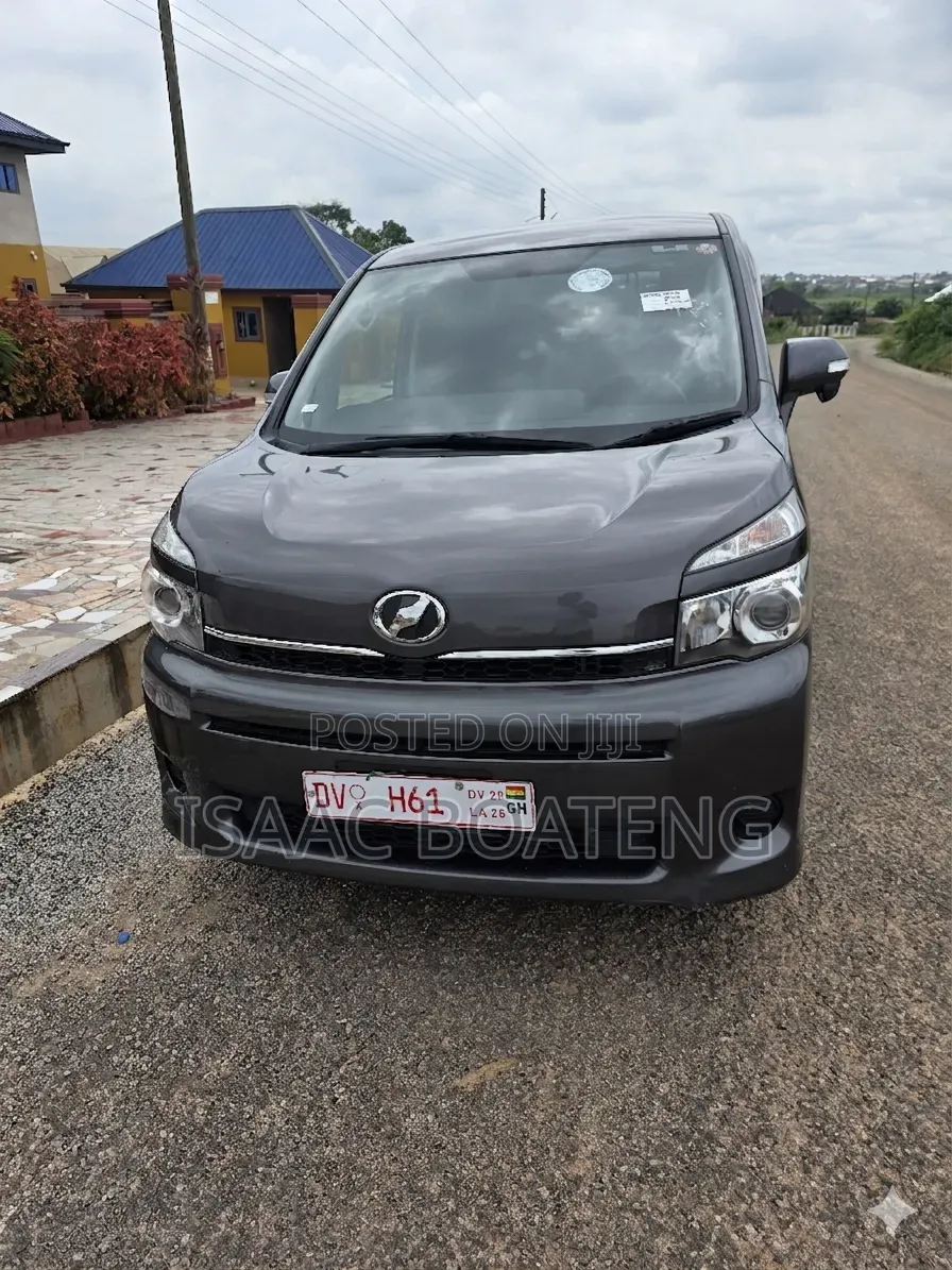 Toyota Voxy 2012 Beige