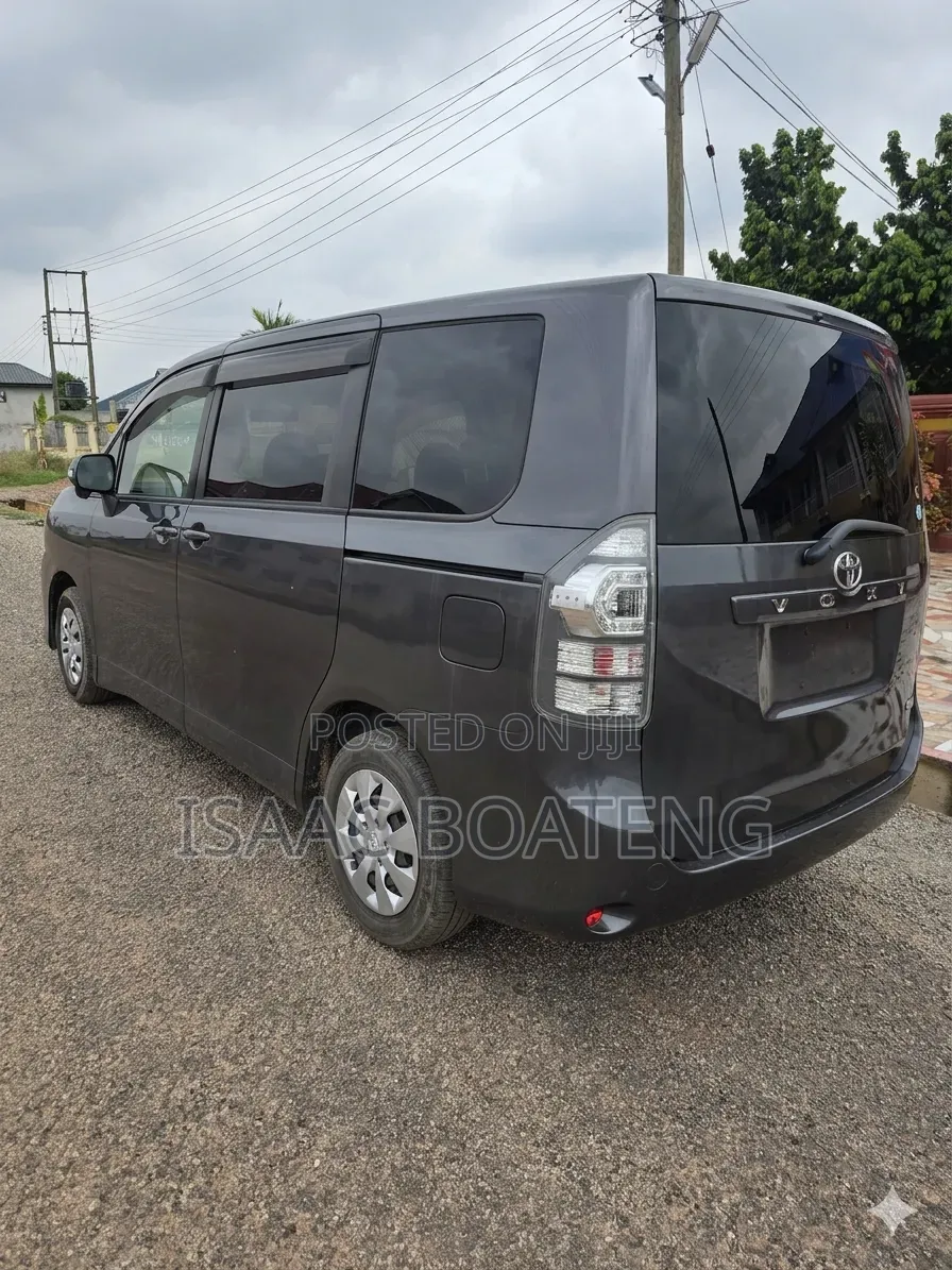 Toyota Voxy 2012 Beige