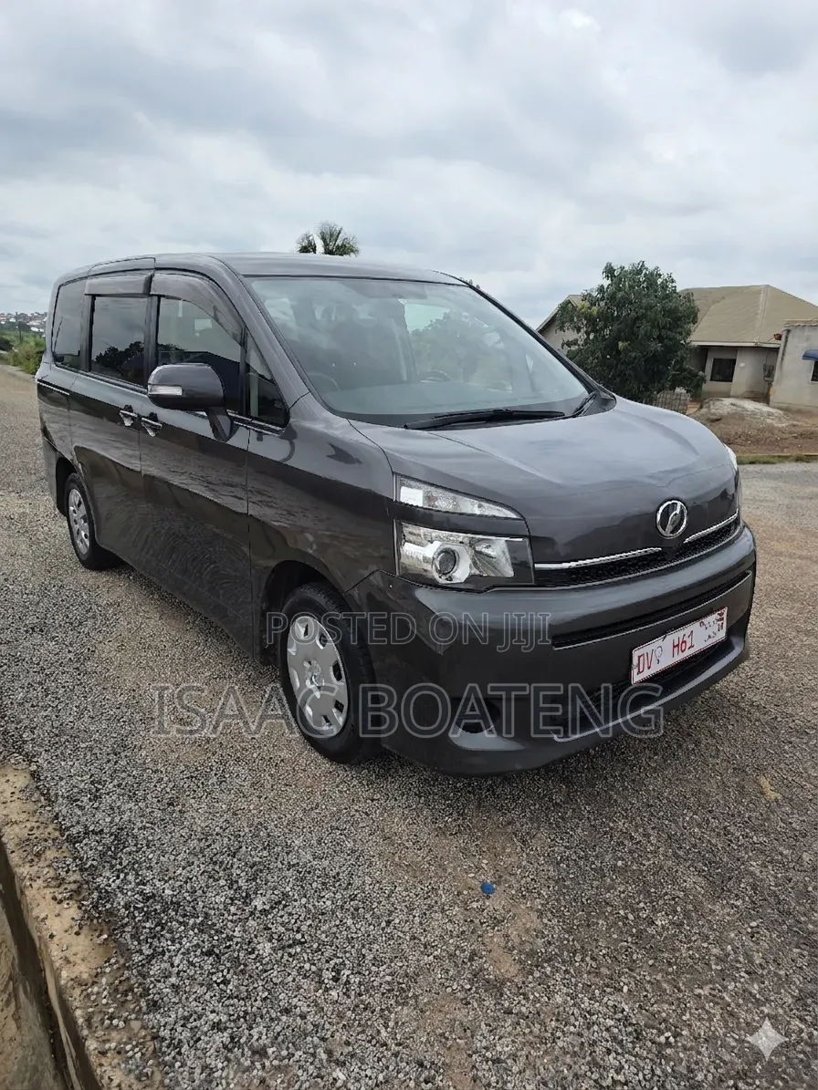 Toyota Voxy 2012 Beige