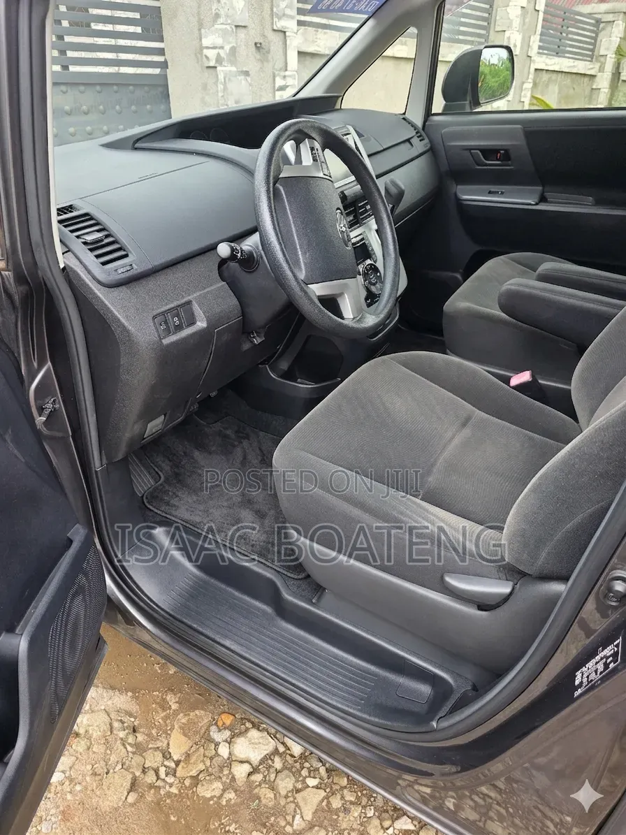 Toyota Voxy 2012 Beige