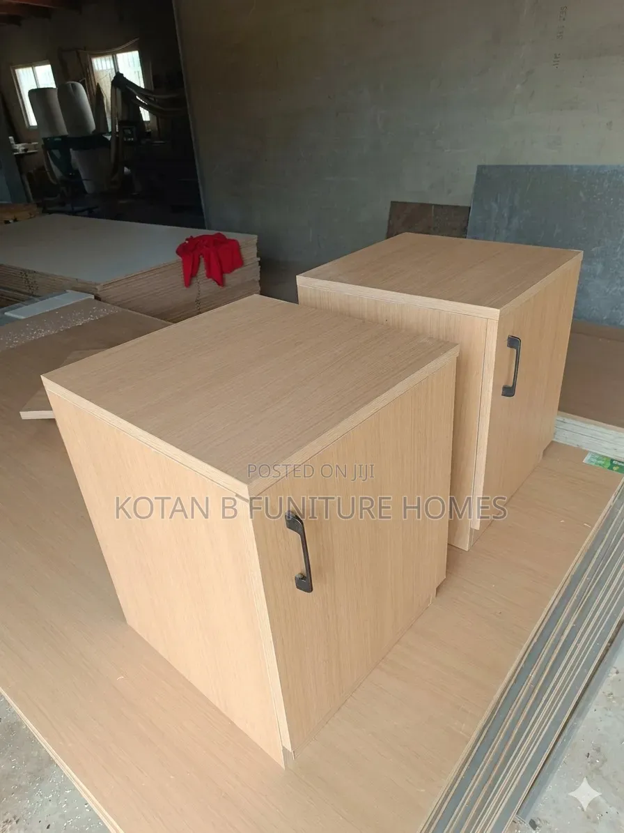 A Simple Drawer or Bed Side Post