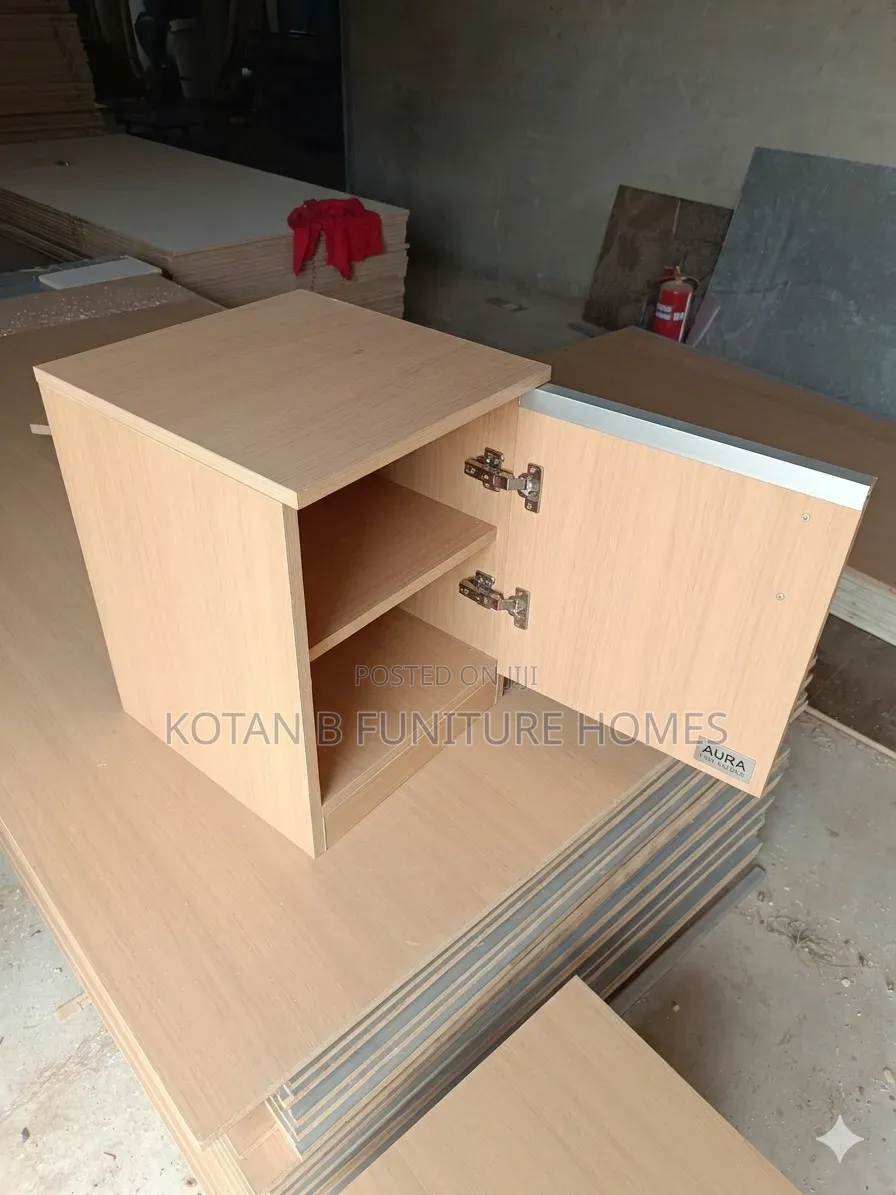 A Simple Drawer or Bed Side Post