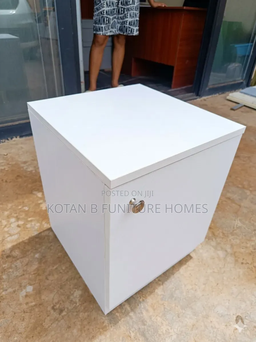 A Simple Drawer or Bed Side Post