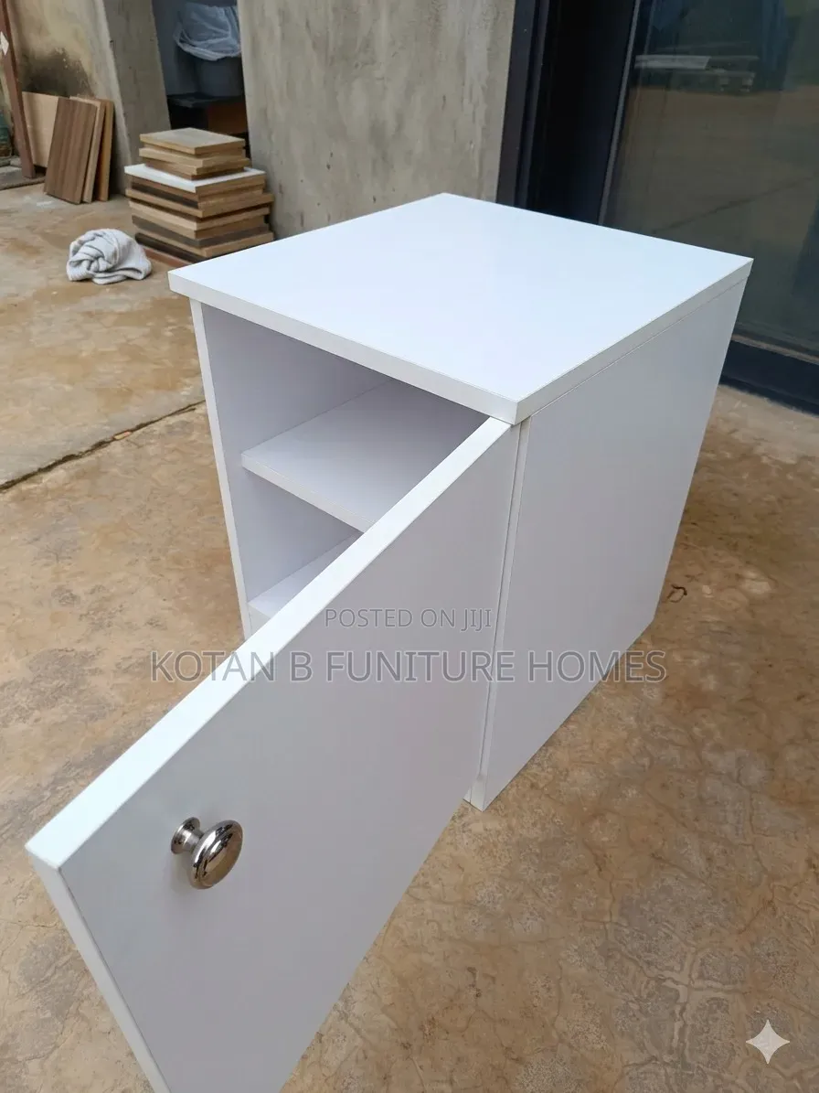 A Simple Drawer or Bed Side Post