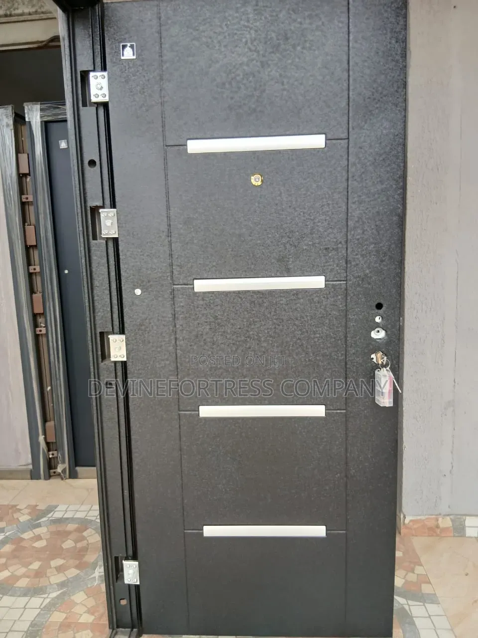 High Quality Splendor Crystal Door Single