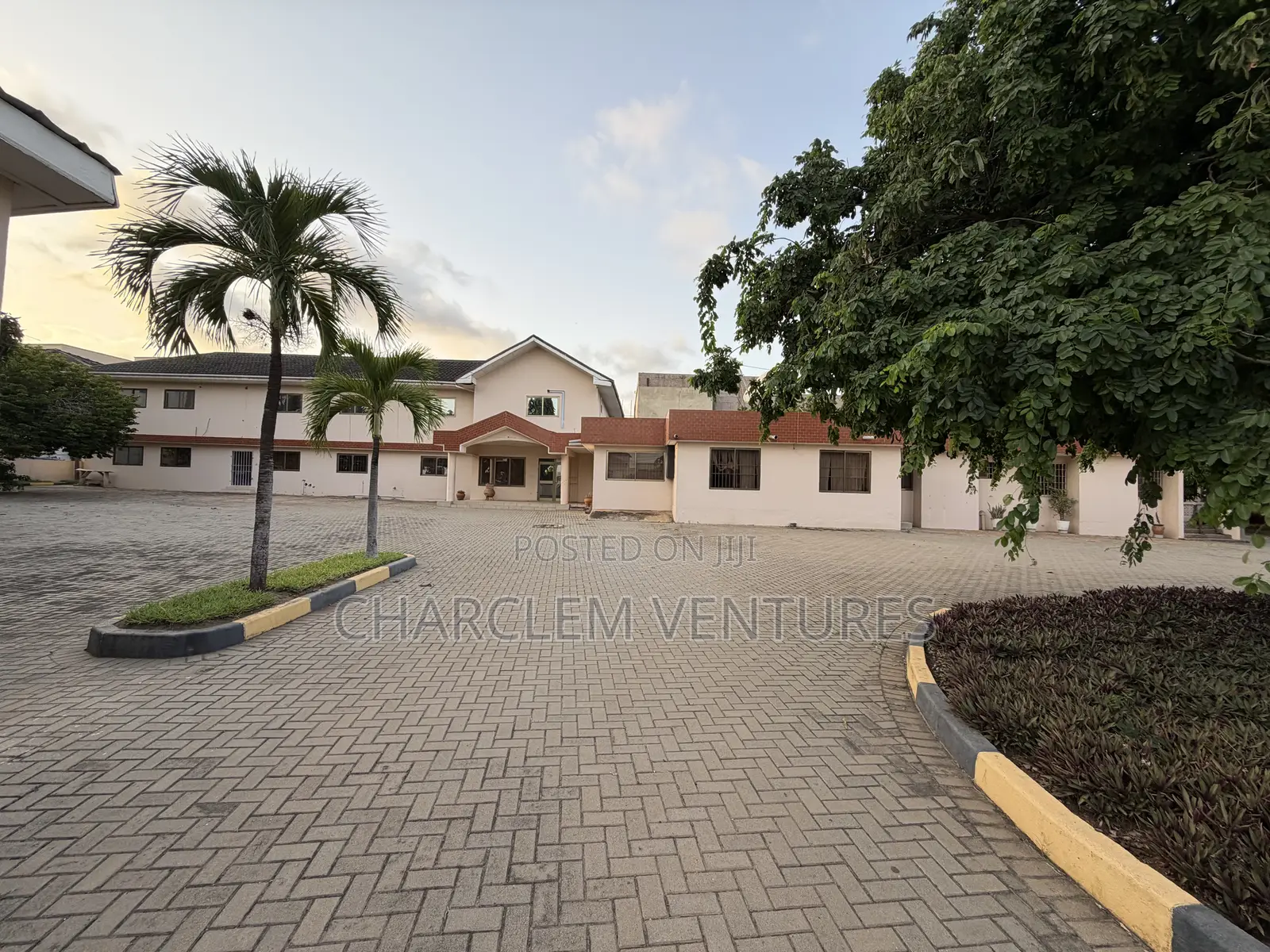 42 Plus Rooms Commercial Property for Rent at Airport