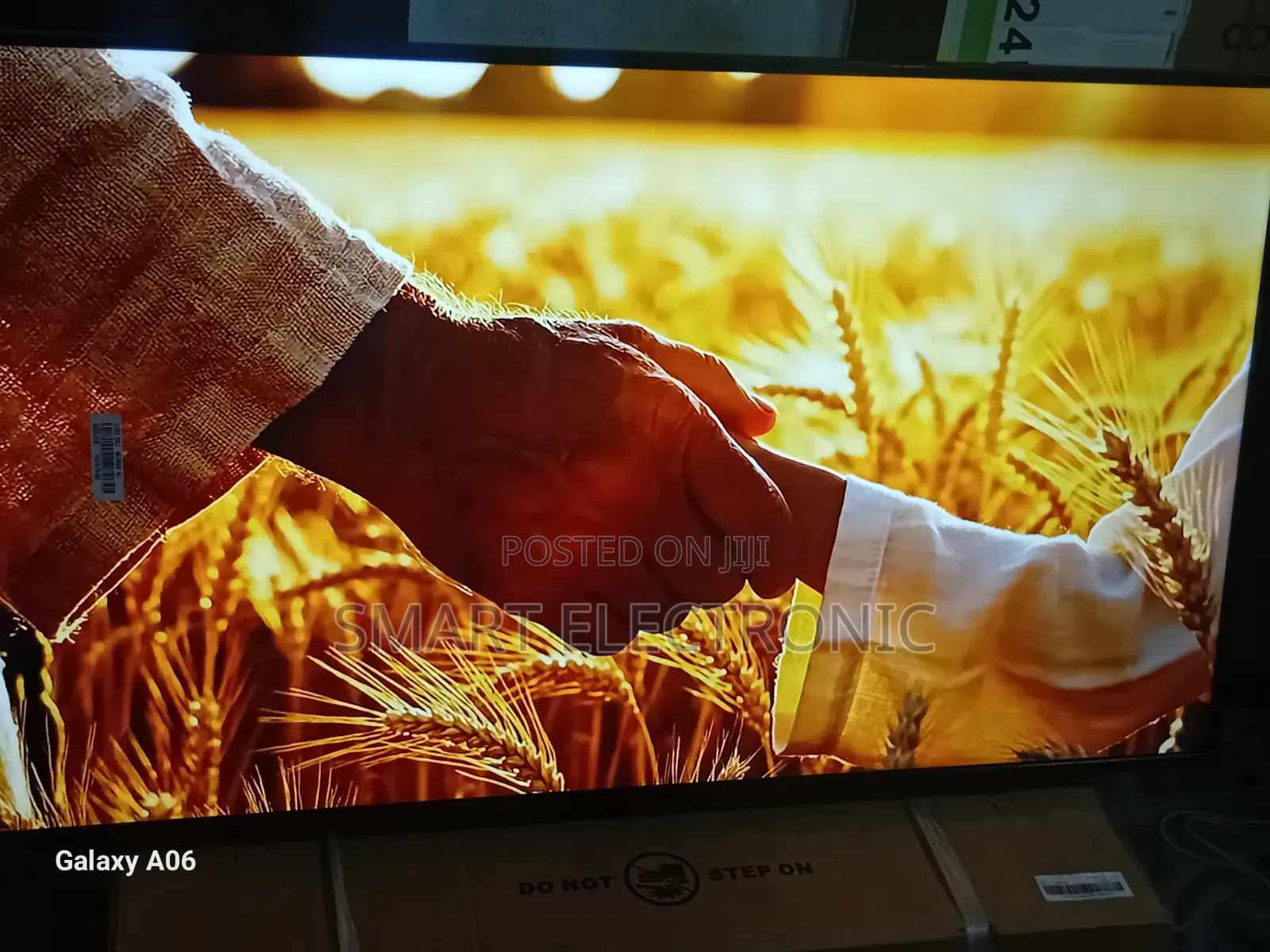 Samsung 43-Inch Uhd Led Smart Tv With Slim Bezel Design
