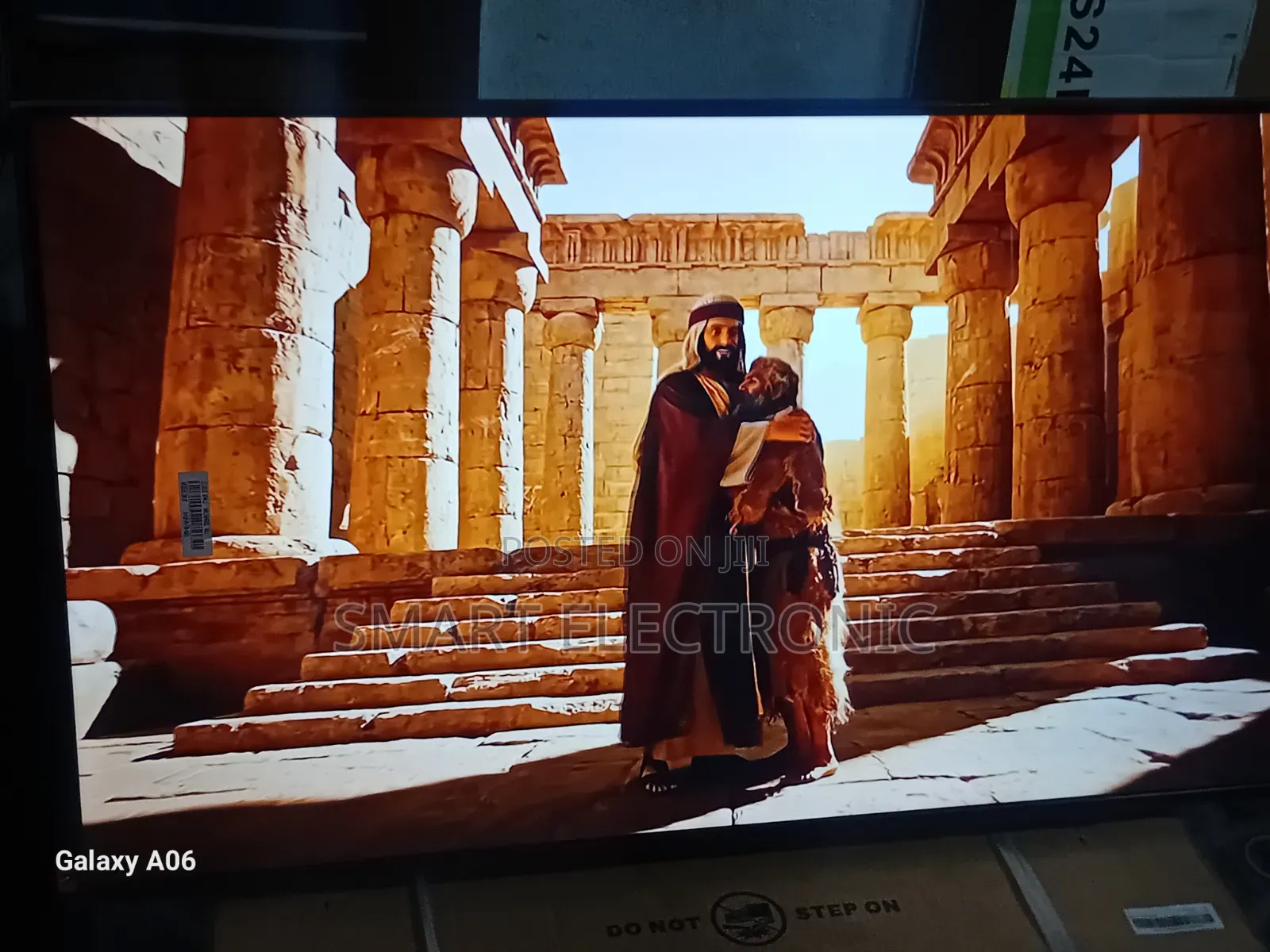 Samsung 43-Inch Uhd Led Smart Tv With Slim Bezel Design