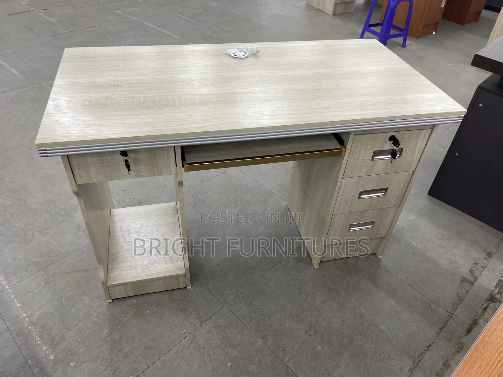 Wooden Office Desk/Office Table
