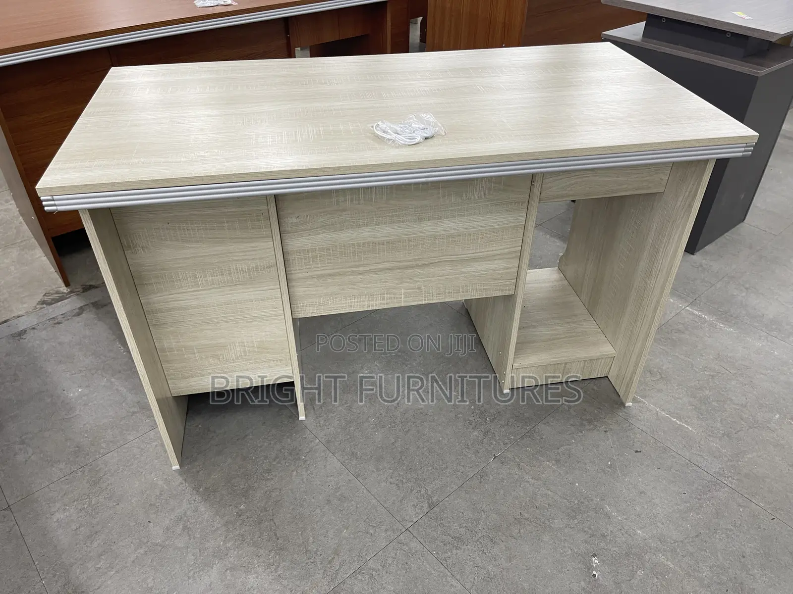 Wooden Office Desk/Office Table