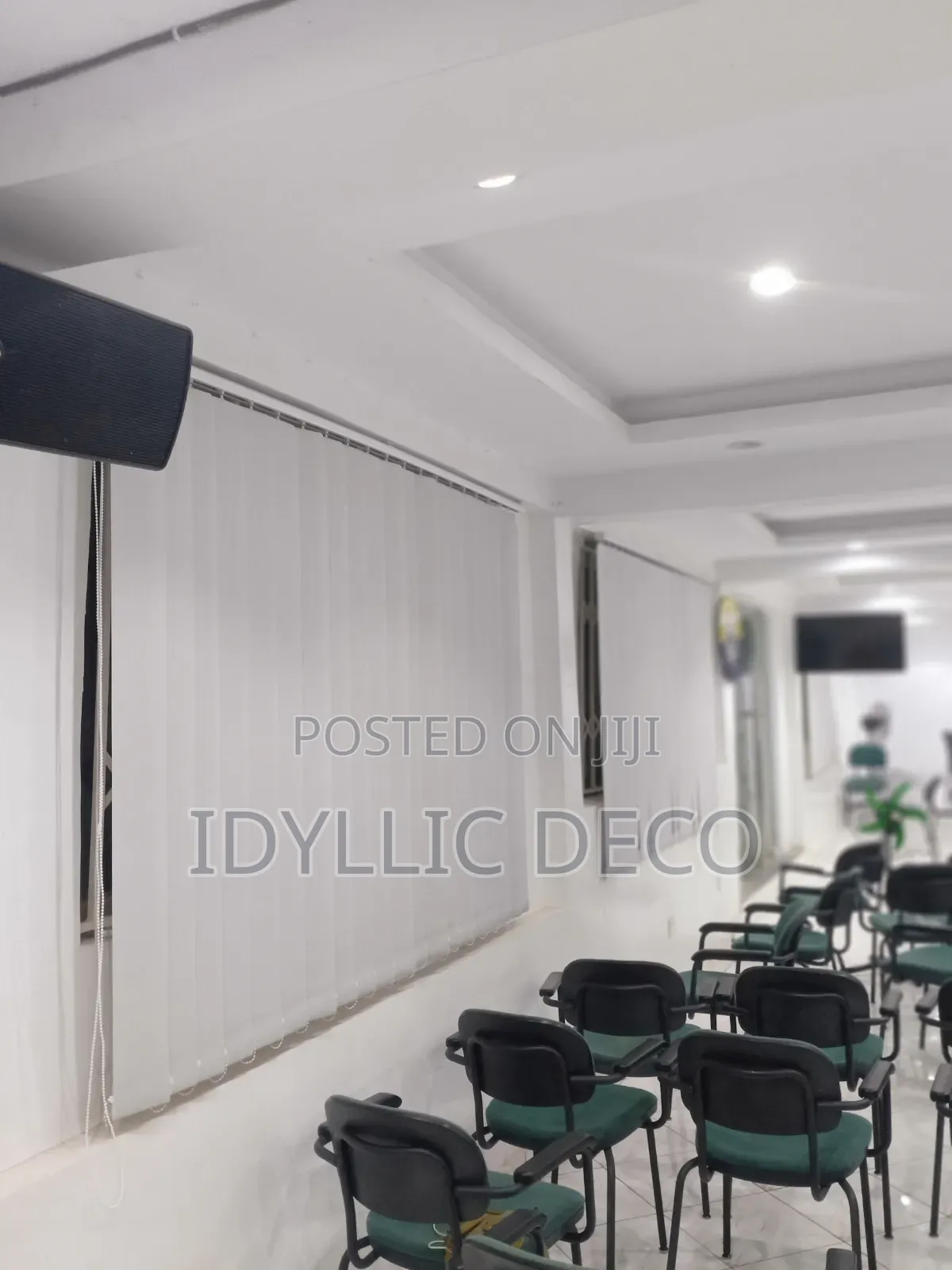 Affectionate White Roller Window Blinds for Hotels,Apartments Etc