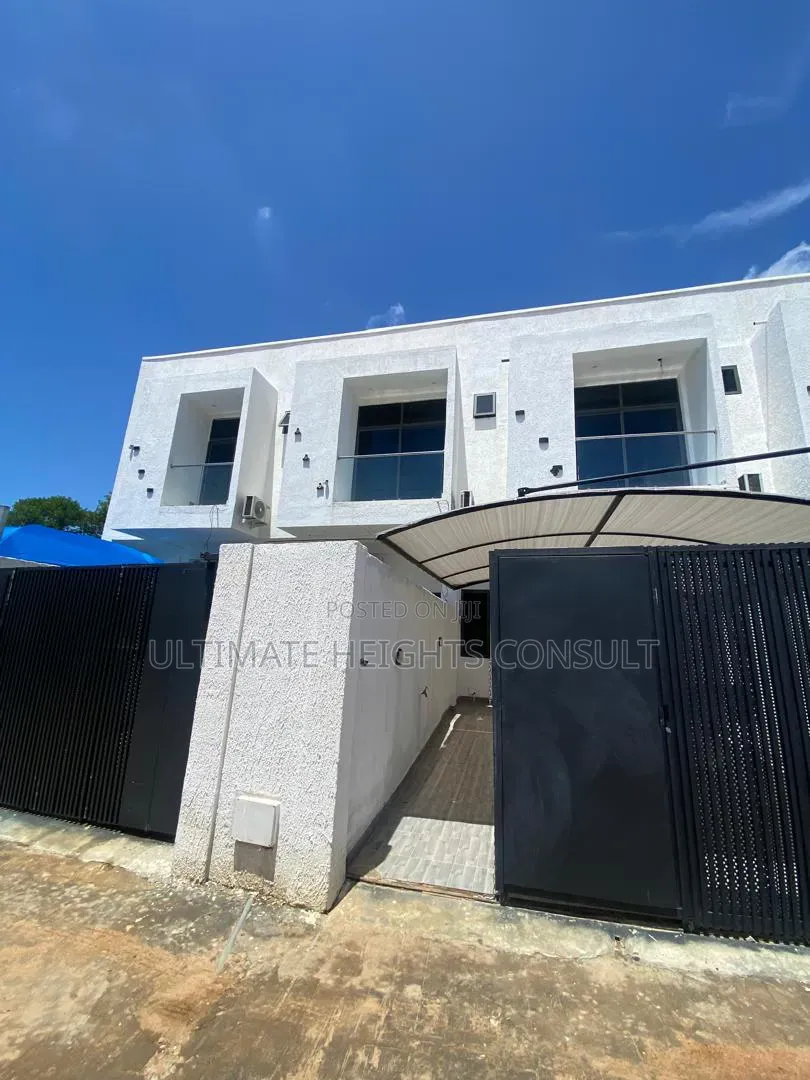 2bdrm House in Adjiriganor, School Junction for sale