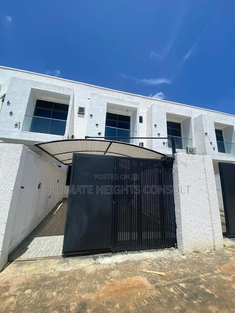 2bdrm House in Adjiriganor, School Junction for sale