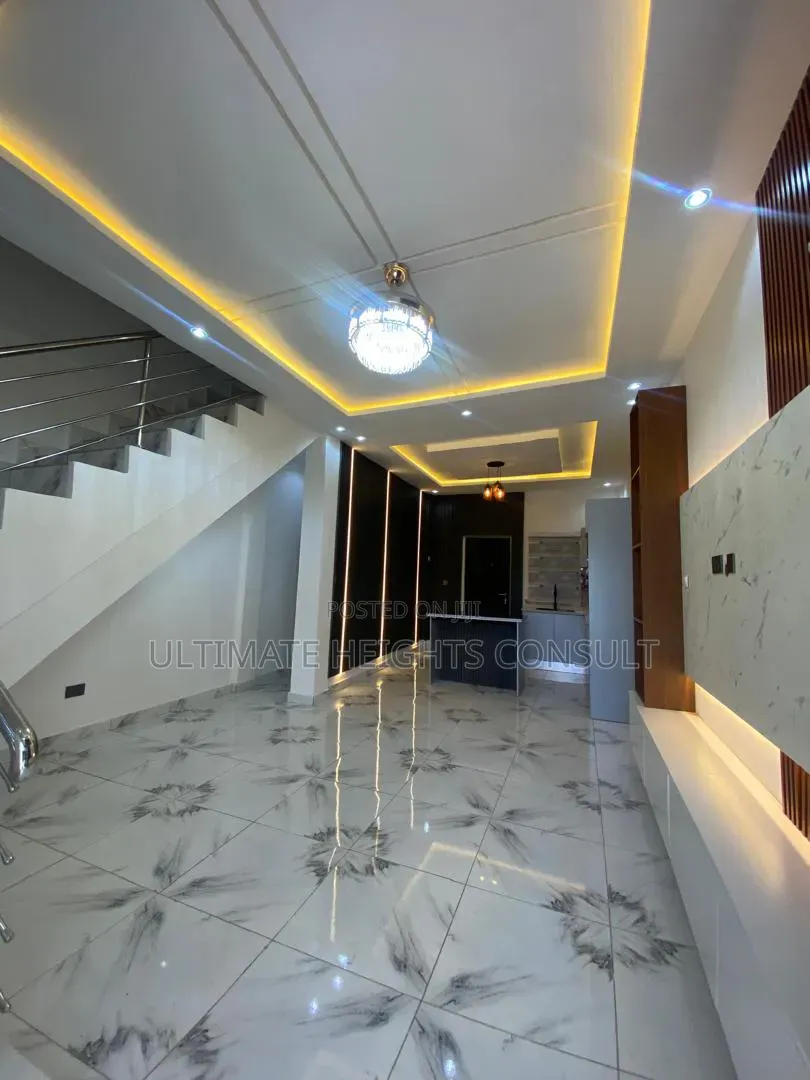 2bdrm House in Adjiriganor, School Junction for sale