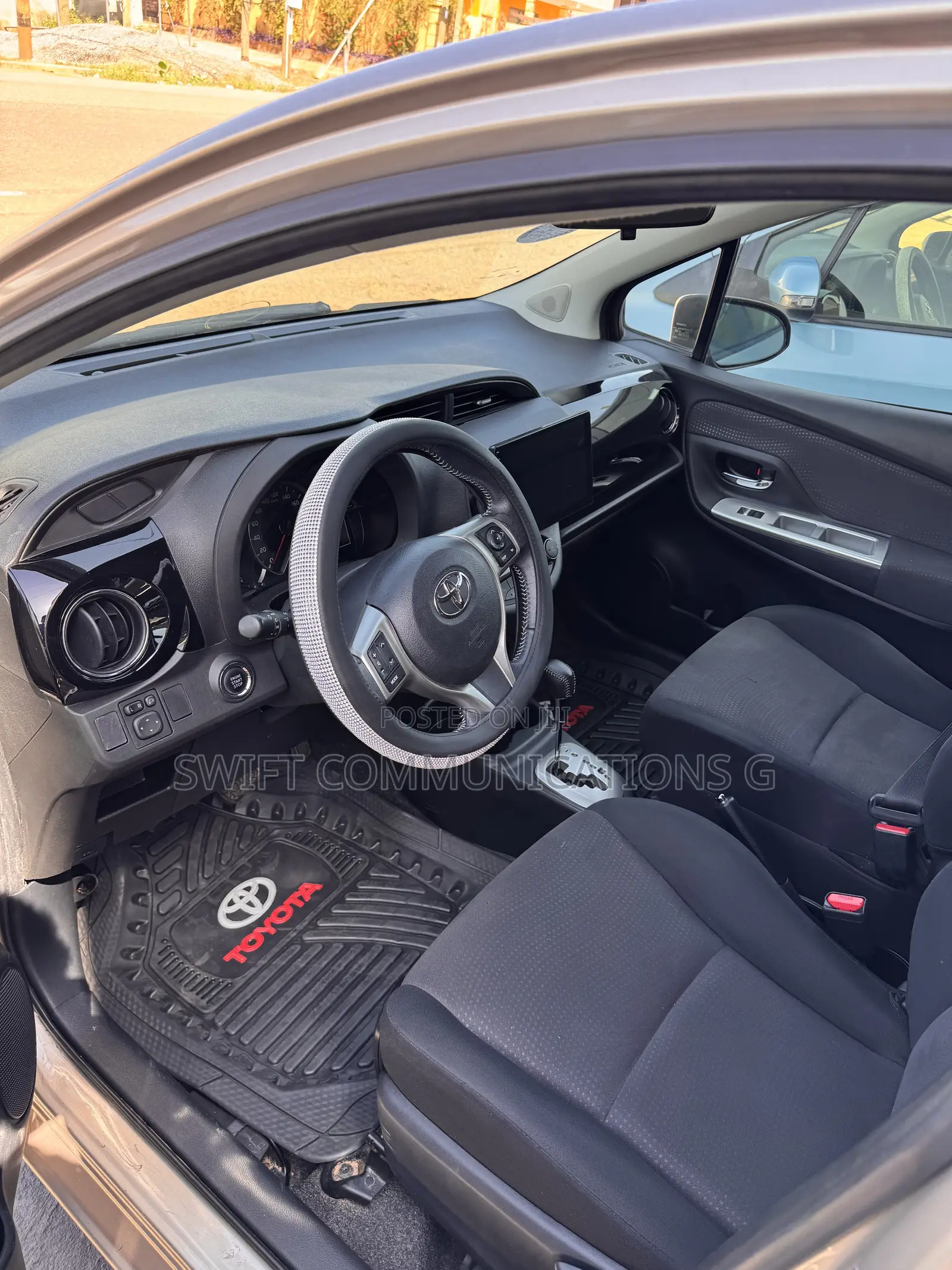 Toyota Vitz 1.5 FWD 5dr 2016 Gold