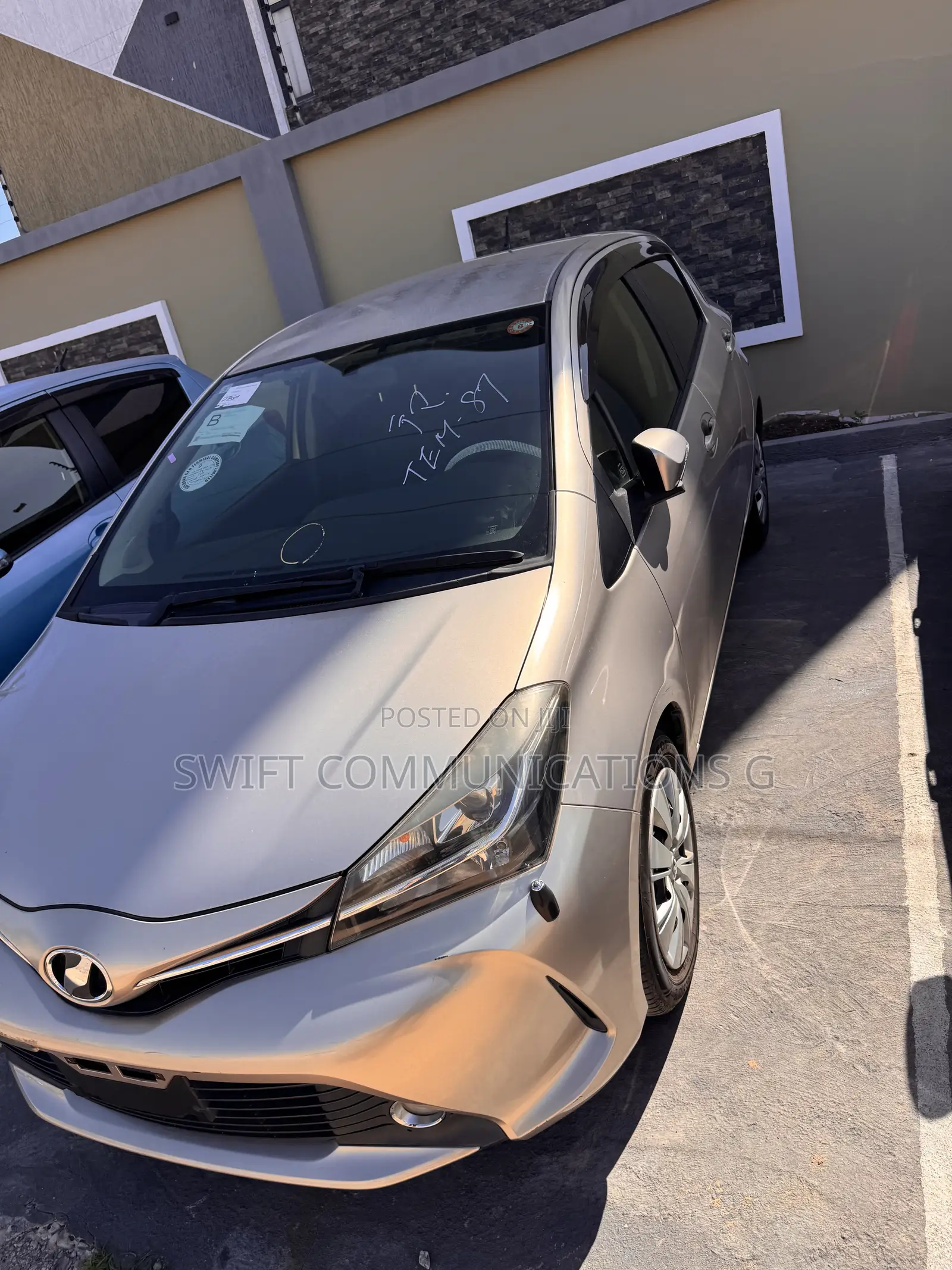 Toyota Vitz 1.5 FWD 5dr 2016 Gold