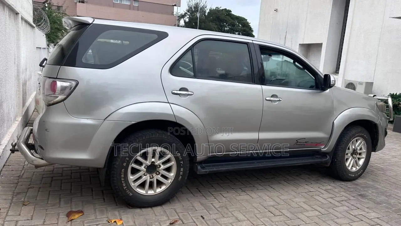 Toyota Fortuner 2.5 D AWD 2012 Silver