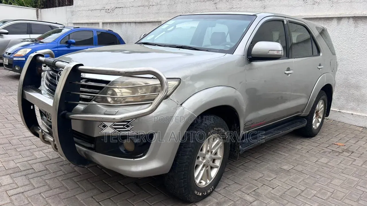 Toyota Fortuner 2.5 D AWD 2012 Silver