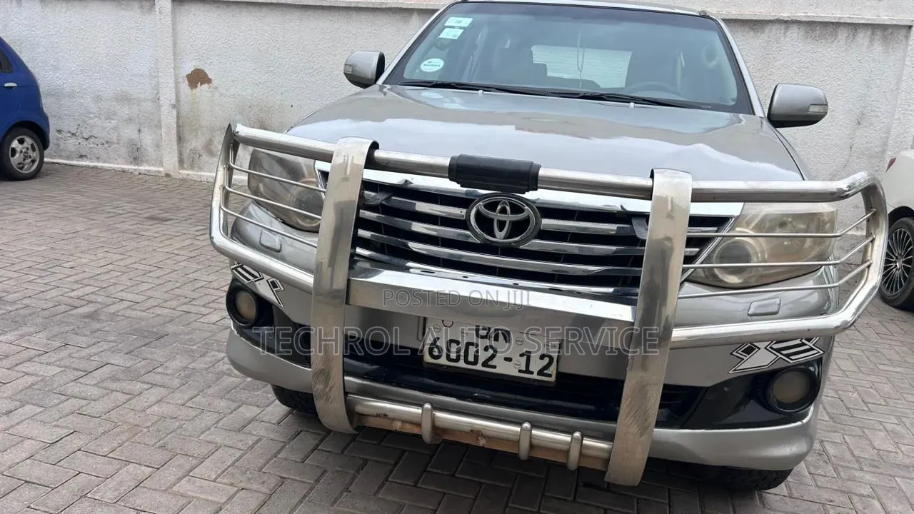 Toyota Fortuner 2.5 D AWD 2012 Silver