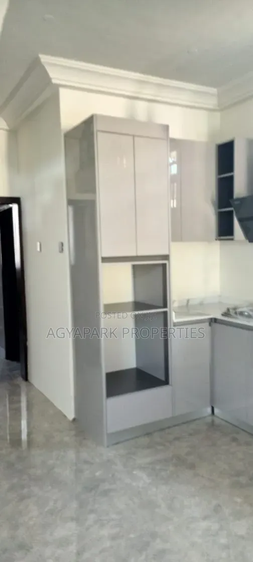 3bdrm House in 3 Junction, Amasaman for sale