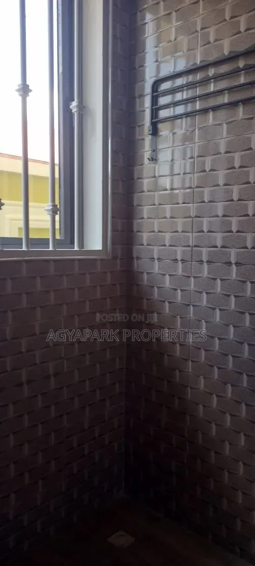 3bdrm House in 3 Junction, Amasaman for sale